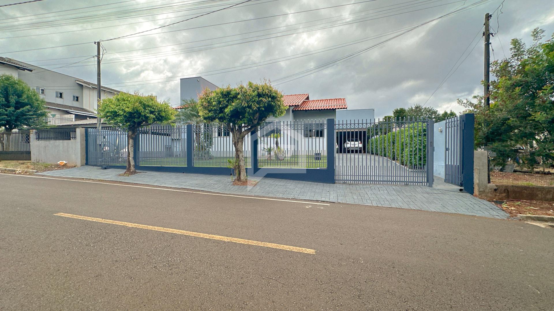 Casa à venda Jardim Itália 4 quartos sendo 2 suítes piscina aq...