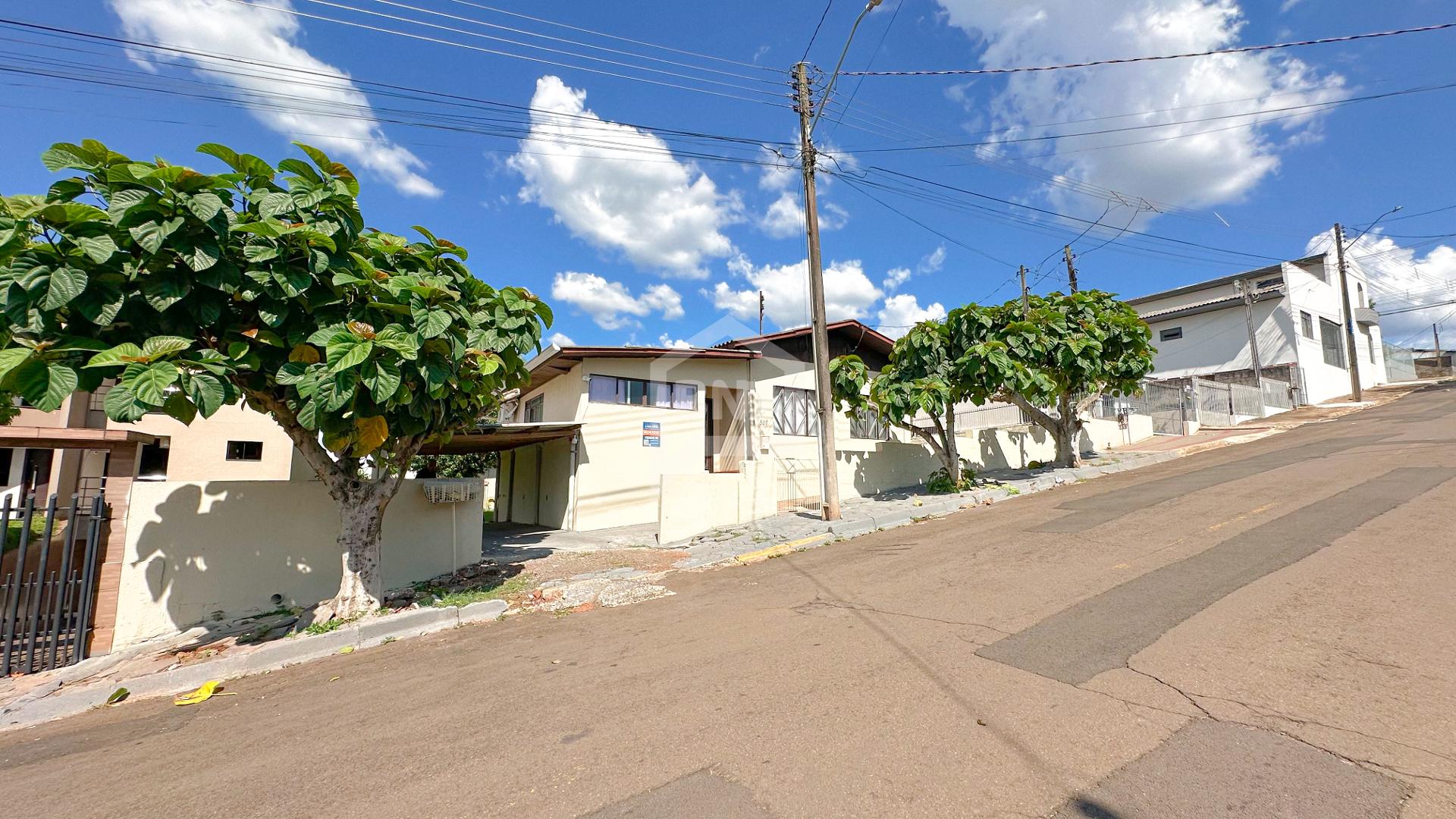 Casa com Piscina à Venda no Bairro Guanabara  165 m² | Francis...
