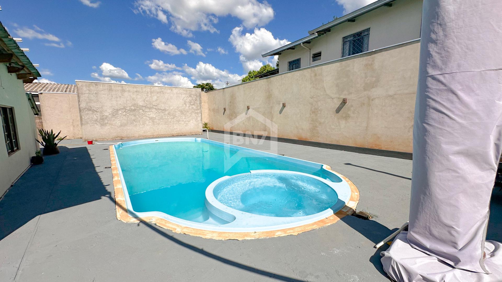 Casa com Piscina à Venda no Bairro Guanabara  165 m² | Francis...