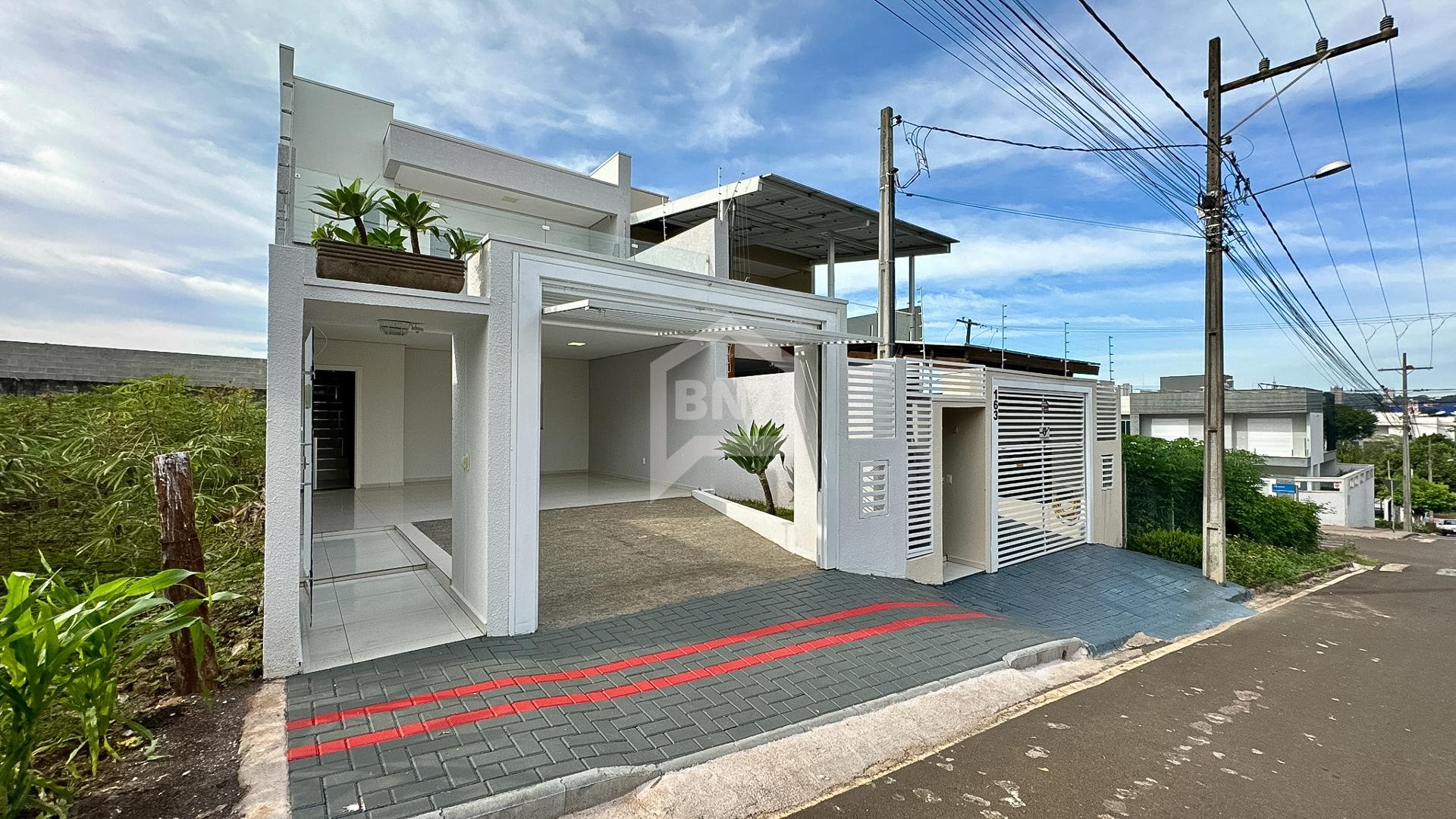 Sobrado à Venda no Bairro Luther King  Conforto, Localização e...