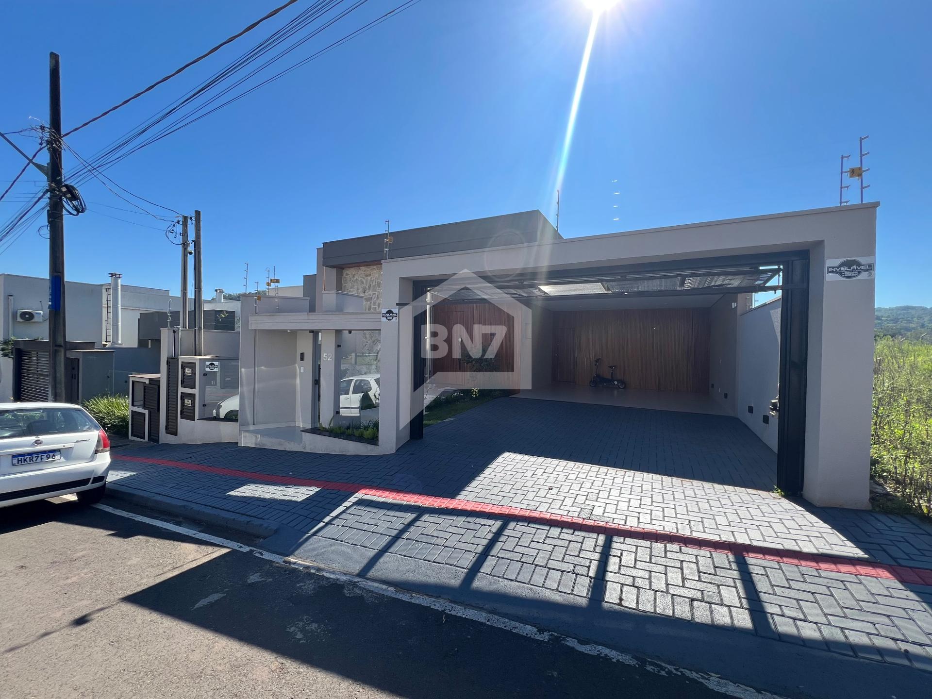 Casa de Alto Padrão com Piscina Aquecida no São Cristóvão em F...