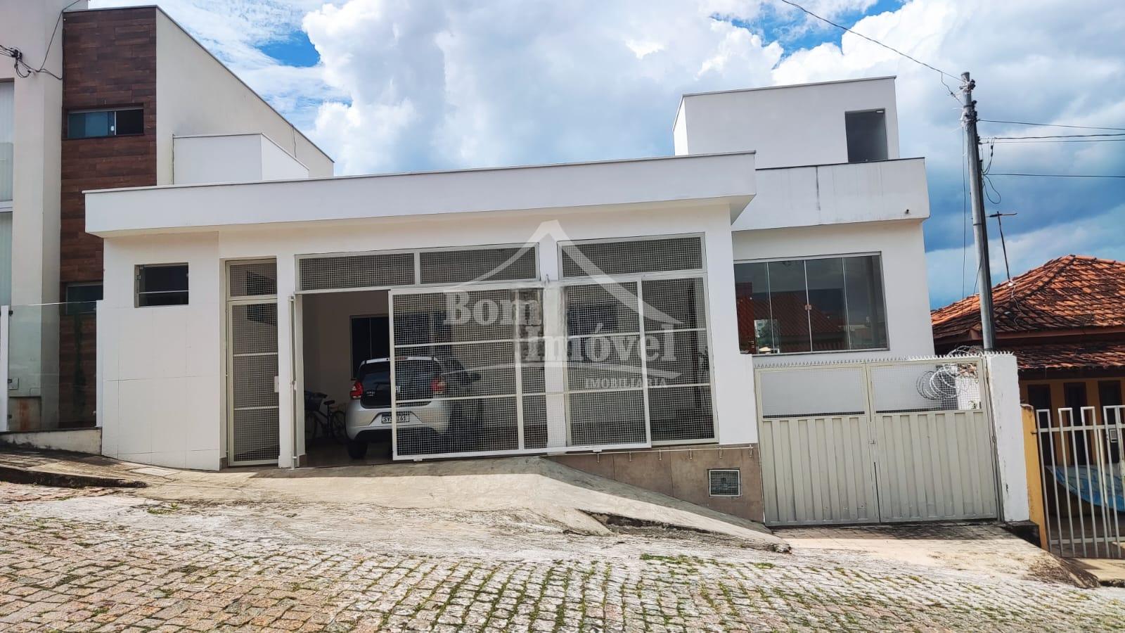 Casa com 4 dormitórios sendo 1 suíte no Bairro Centenário em C...