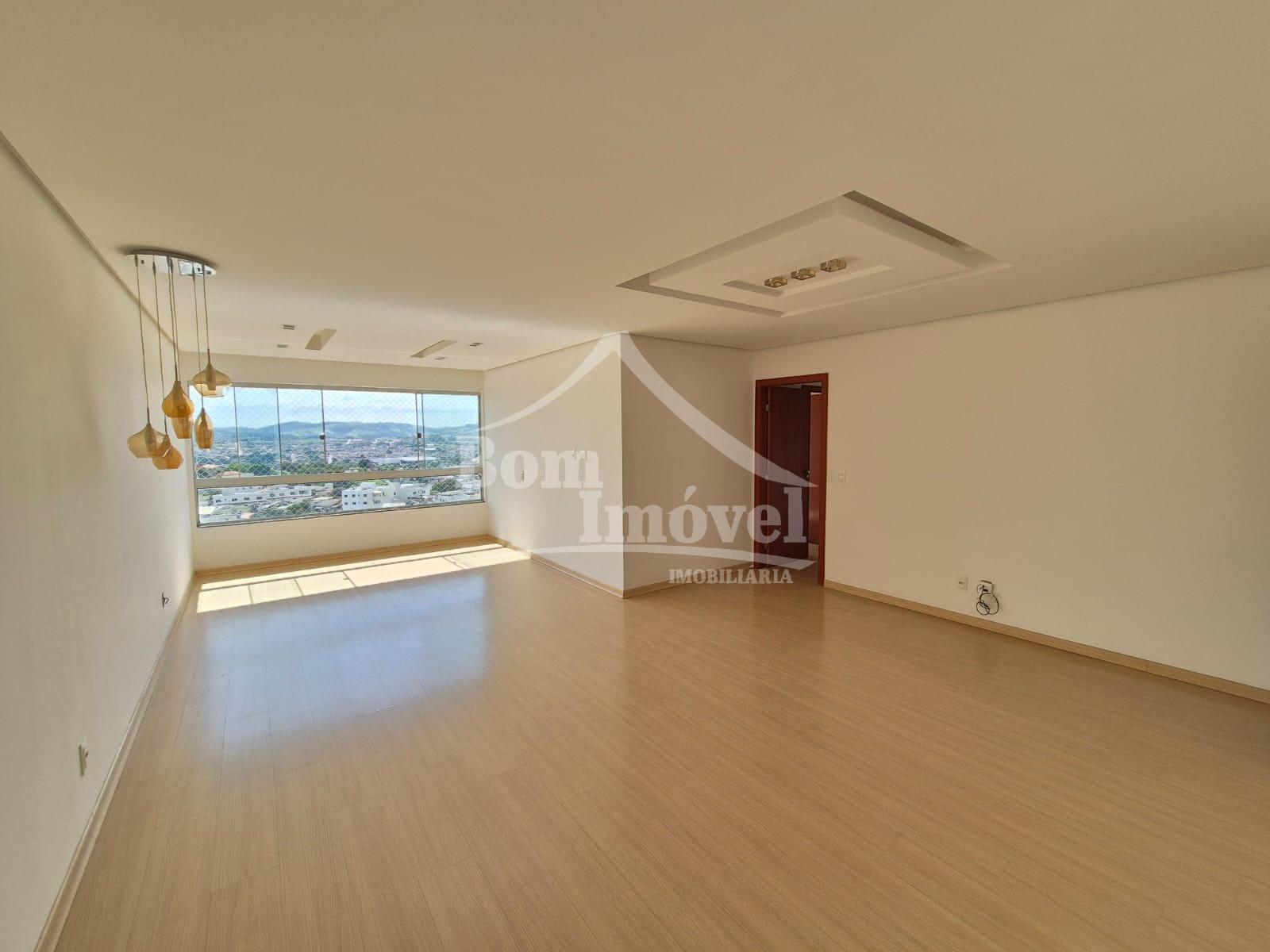 Lindo Apartamento na Praça com 3 quartos sendo 2 suítes no Cen...