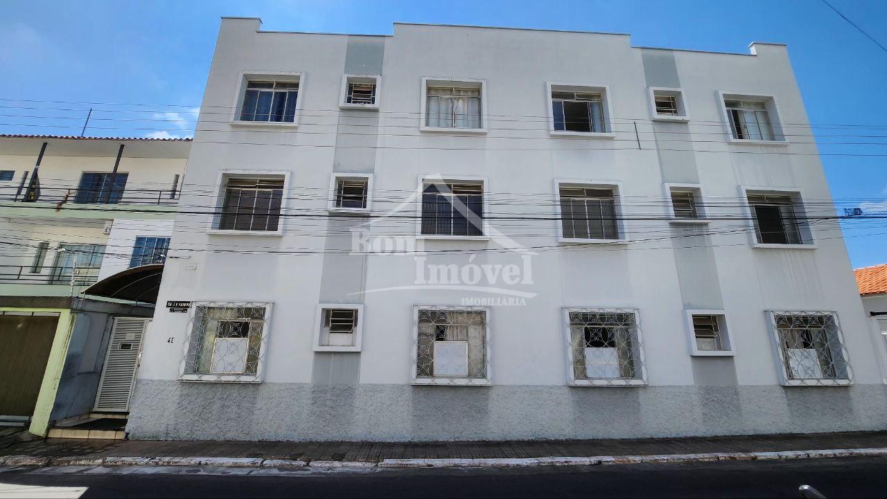 Apartamento no centro da cidade de Campo Belo Mg a 120m da Pra...