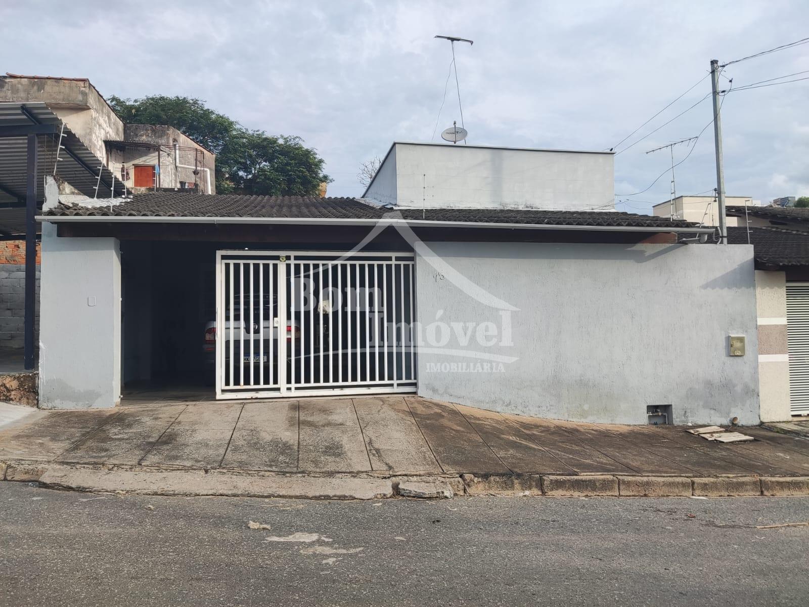 Casa com 3 quartos sendo 1 suíte no Bairro Panorama em Campo B...