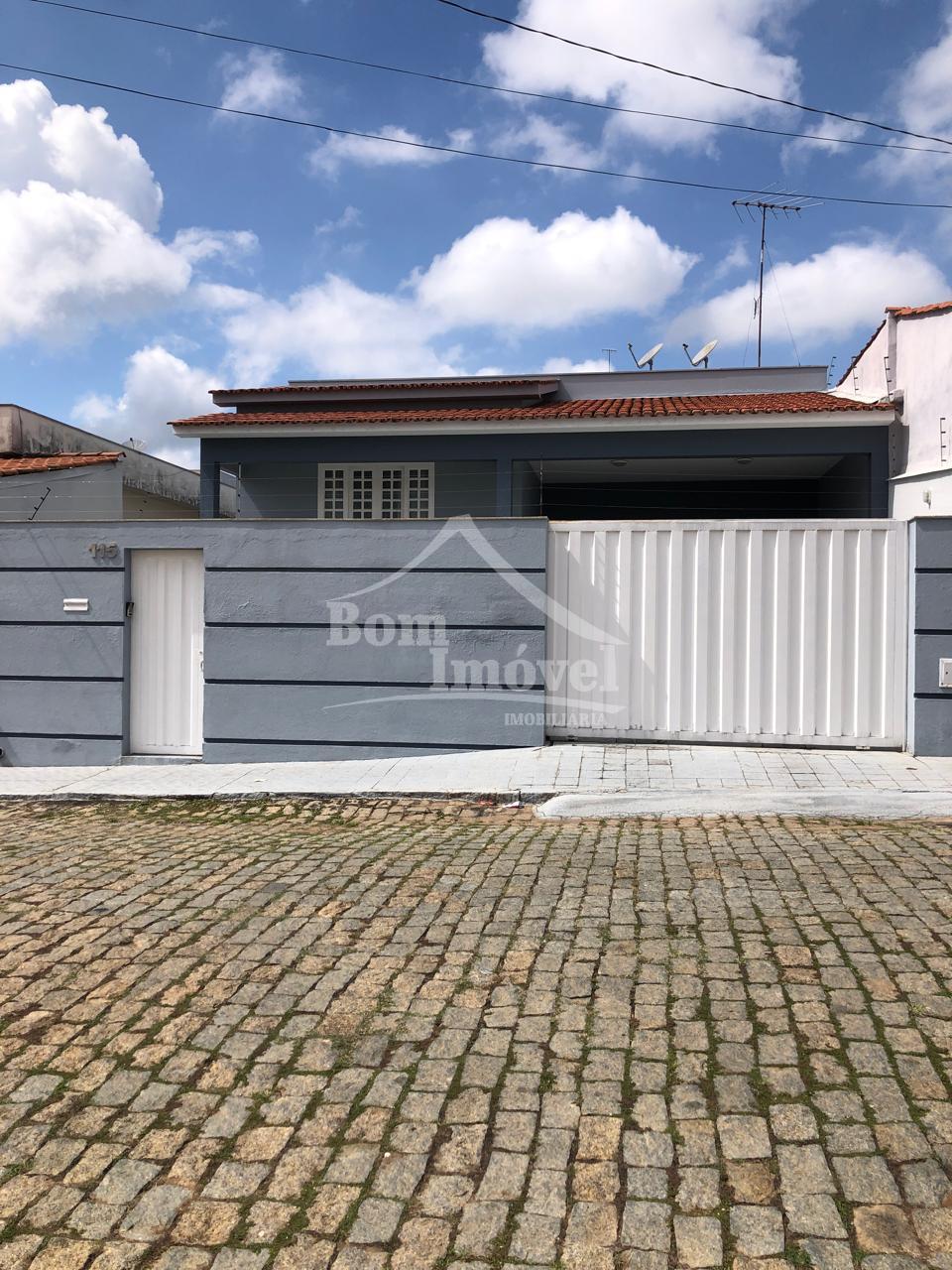 Casa a venda com 3 dormitórios, sendo 1 suíte , no Bairro São ...