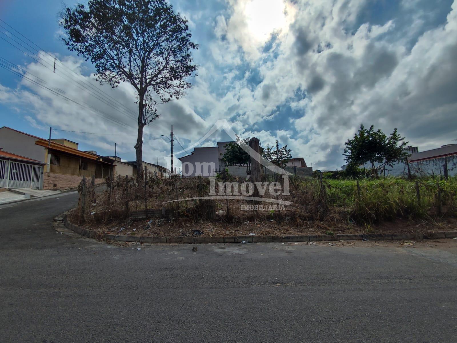Lote Plano de 250m  à venda no Bairro Jardim Panorama em Campo...