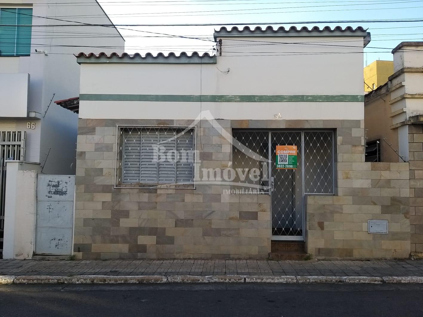 Casa com 3 dormitórios,sendo 1 suíte no Centro em Campo Belo