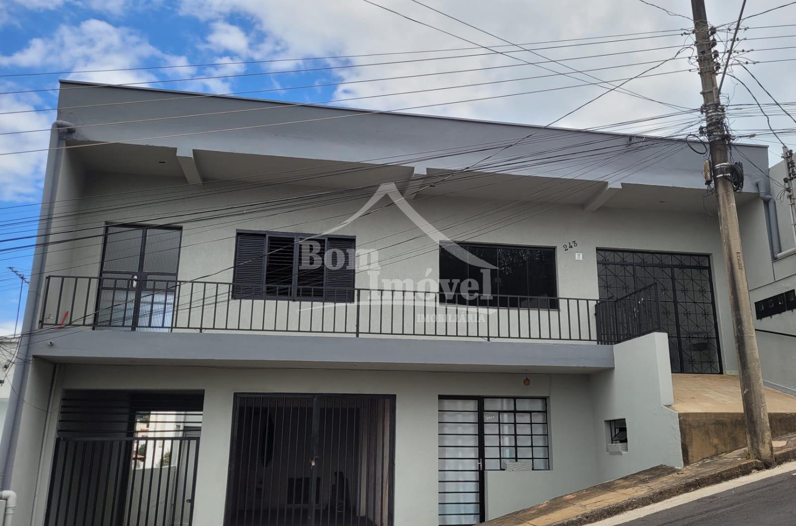 Casa à venda de 3 dormitórios, sendo 1 suíte, no Centro, CAMPO...