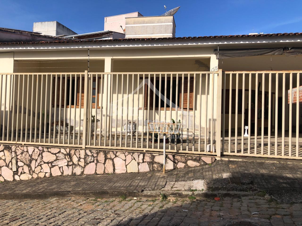 Casa à venda de 3 dormitórios, sendo 1 suite, Centro, CAMPO BE...
