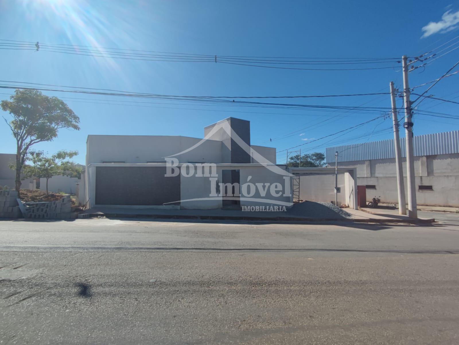 Casa com dois quartos no Bairro Florença em Campo Belo MG