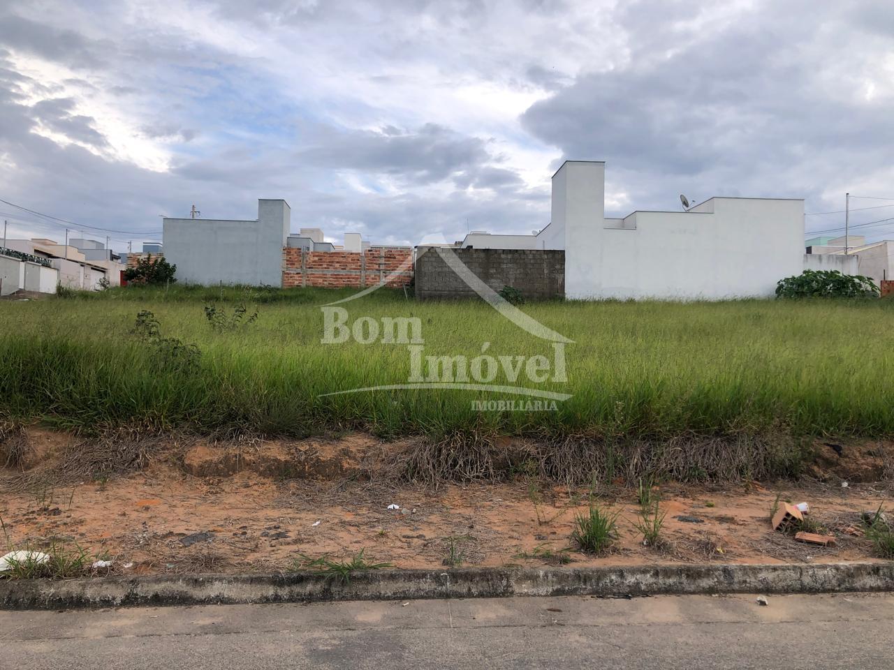 Lote à venda com 441 m2, no Bairro Jardim Brasil Vilela, CAMPO...