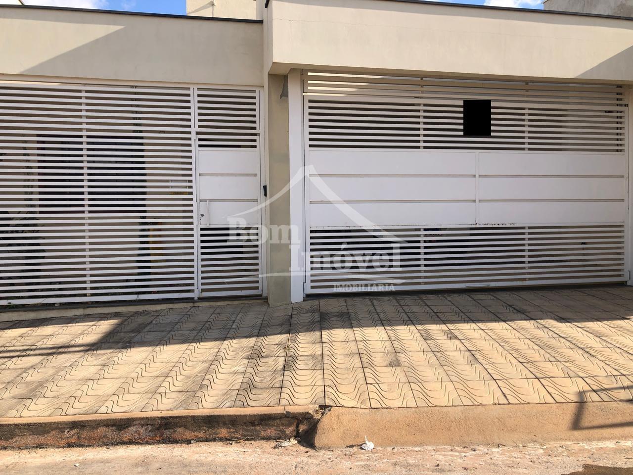 Casa à venda com 3 dormitórios, sendo 1 suíte, no bairro Belve...