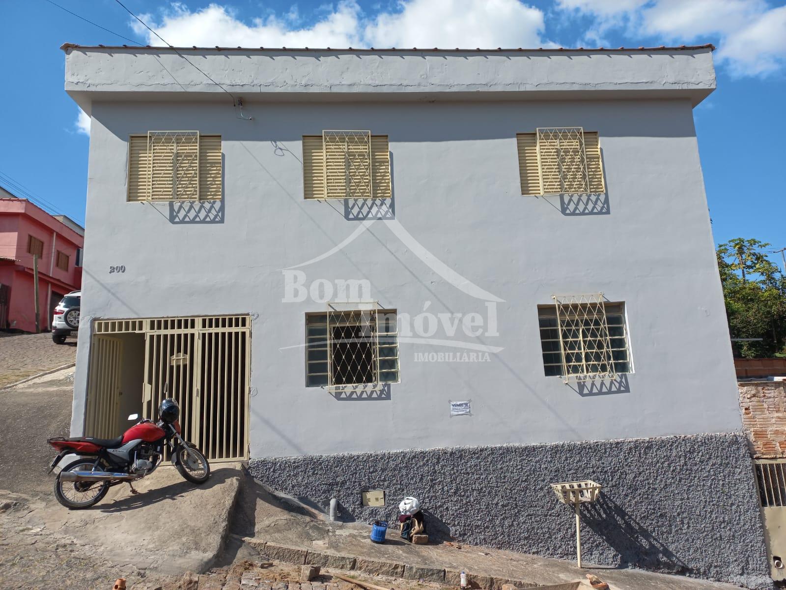 Casa à venda de 2 dormitórios, sendo 1 suíte, no bairro Vieira...