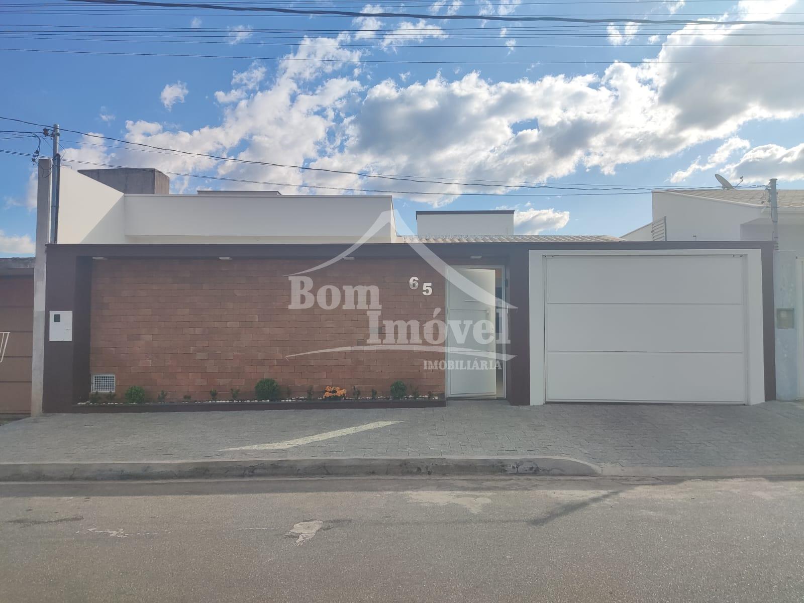 Casa à venda com 2 quartos, 180m² - Foto 1