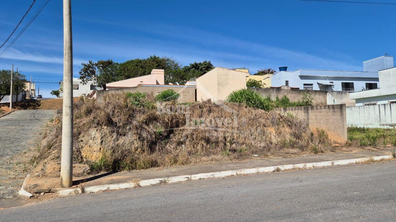 Lote à venda no Bairro Centenário em de Campo Belo MG, esquina...