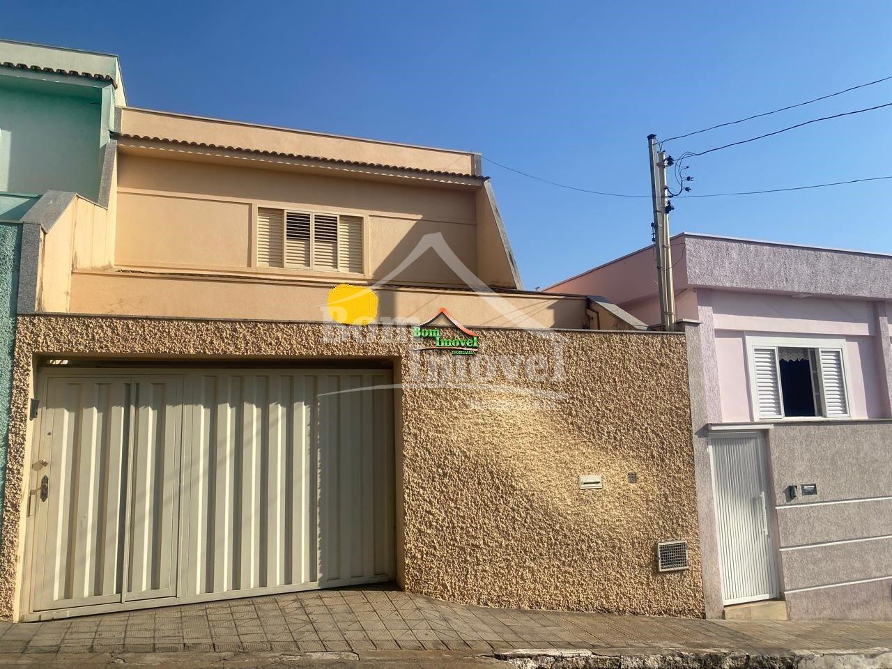Casa a venda com 3 dormitórios no Centro de Campo Belo MG