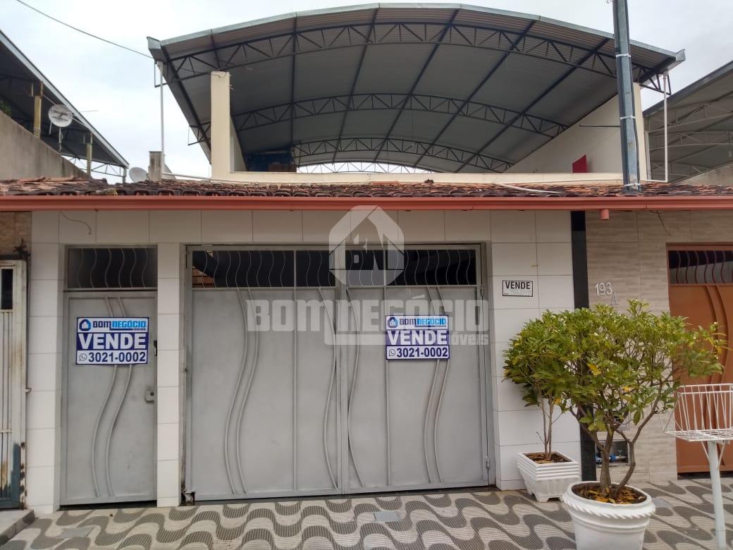 CASA COM TERRAÇO A VENDA - VALE VERDE, GOVERNADOR VALADARES - MG