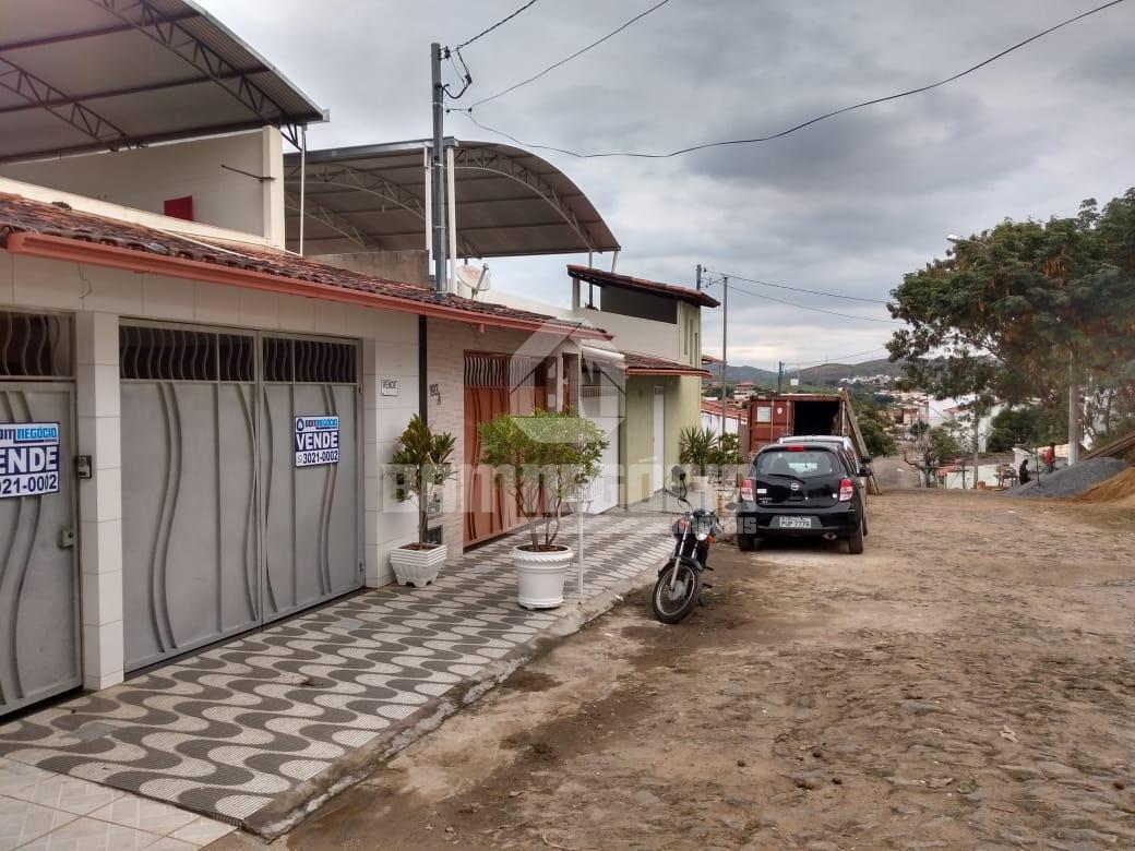 CASA COM TERRAÇO A VENDA - VALE VERDE, GOVERNADOR VALADARES - MG