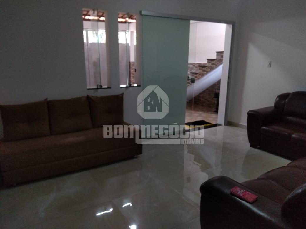 CASA COM TERRAÇO A VENDA - VALE VERDE, GOVERNADOR VALADARES - MG