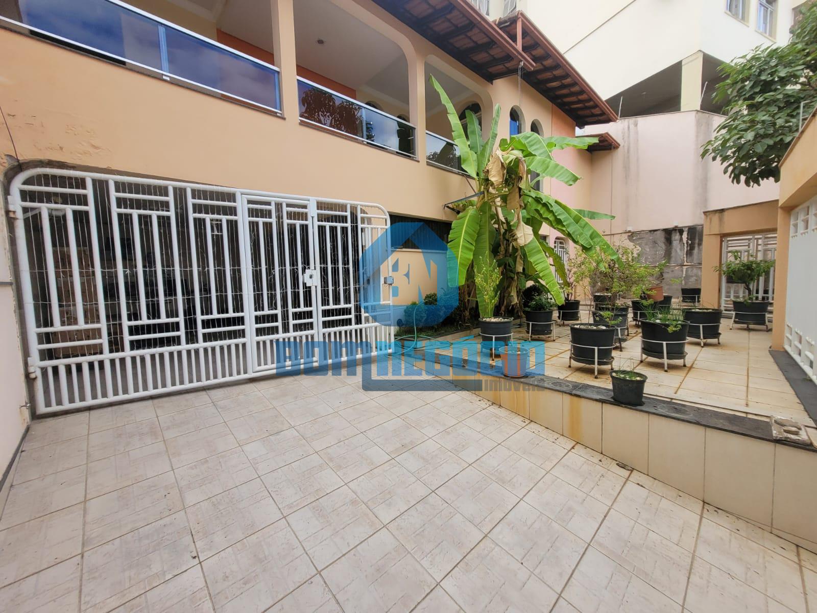 Casa com 5 QUARTOS a venda - bairro Grã Duquesa   Gov. Valadar...
