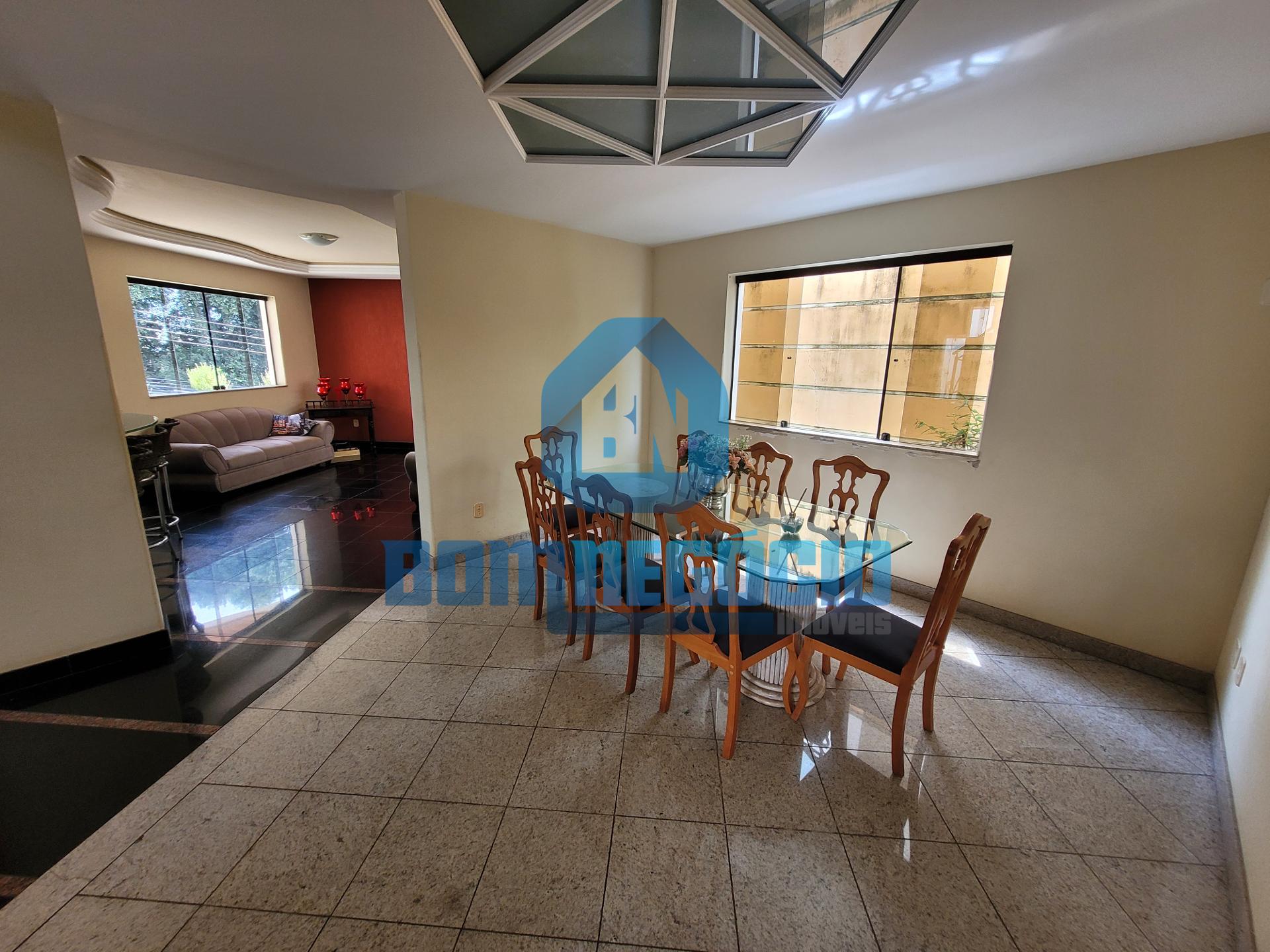 Casa com 5 dormitórios à venda, VILA BRETAS, GOVERNADOR VALADA...
