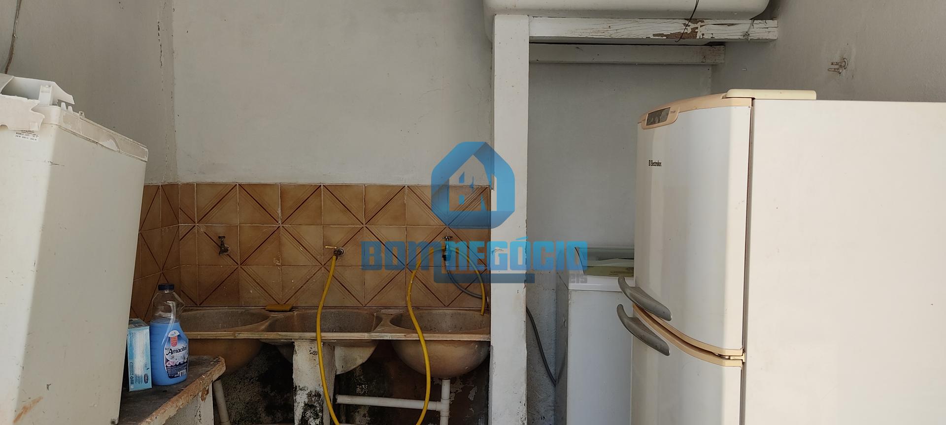 CASA ANTIGA NA ILHA SENDO VENDIDA COMO LOTE COM 360 M DE ÁREA ...