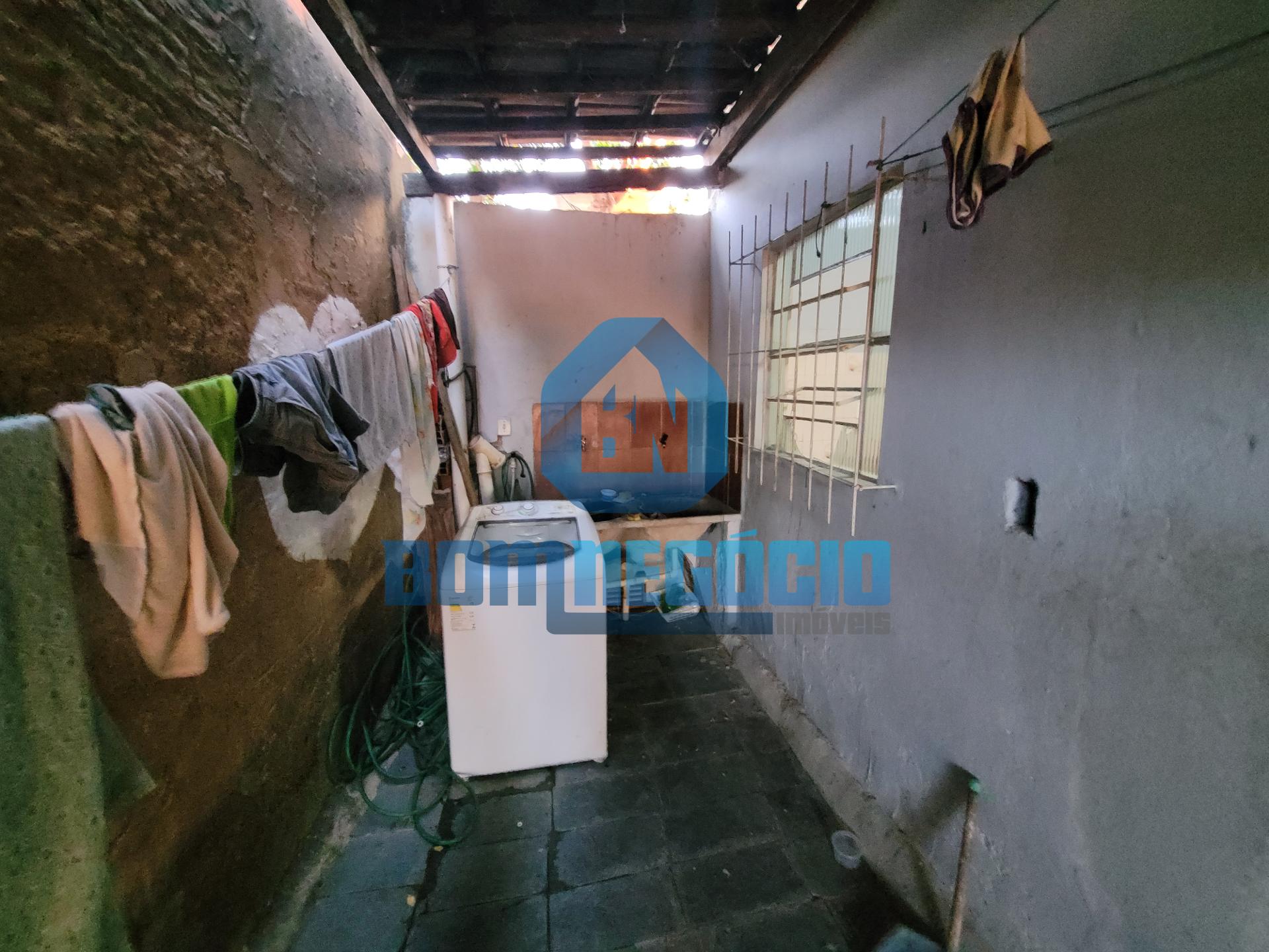 Casa com 4 dormitórios à venda, JARDIM IPE, GOVERNADOR VALADAR...