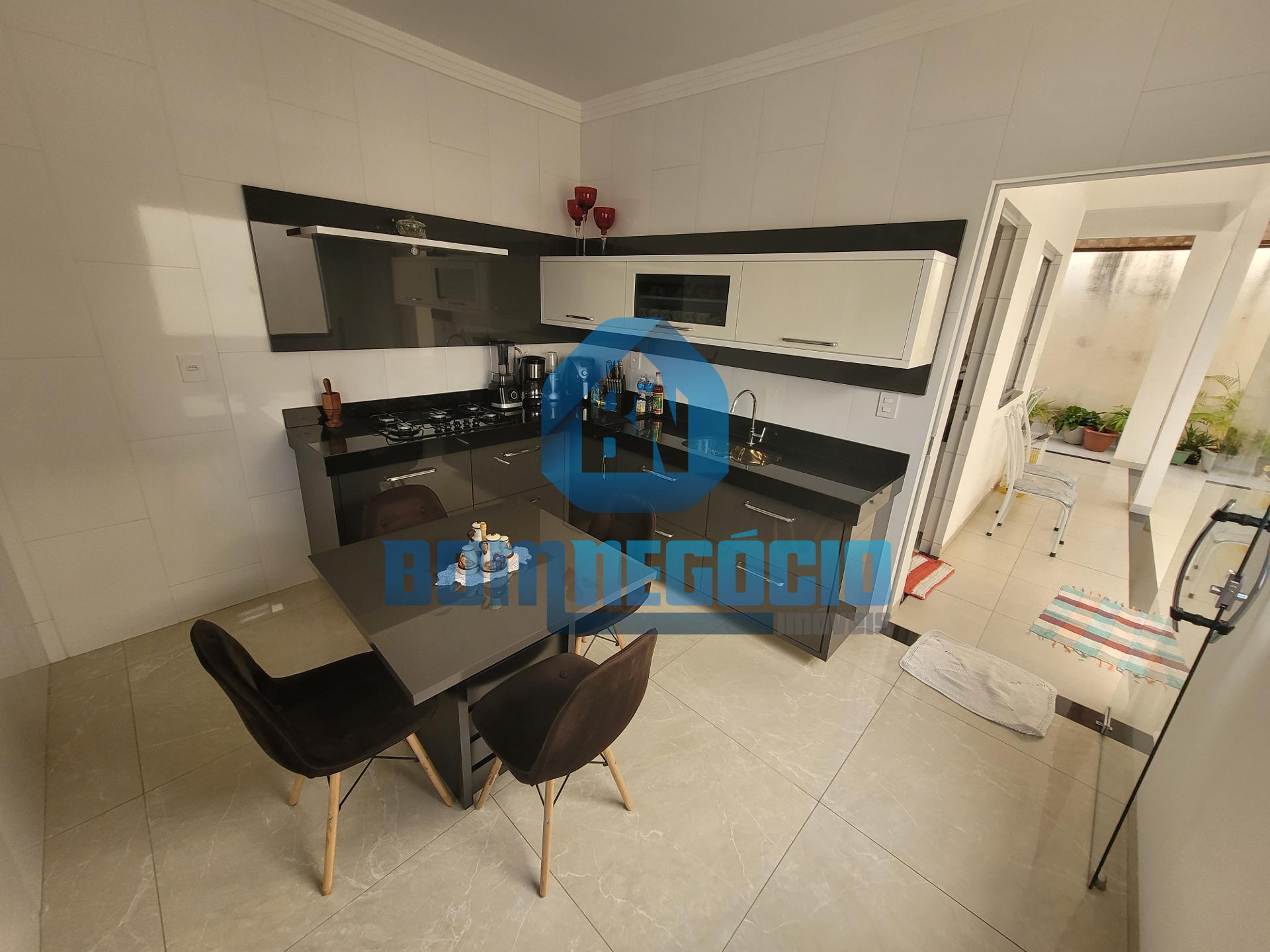Casa com 4 dormitórios à venda, CASTANHEIRAS II, GOVERNADOR VA...