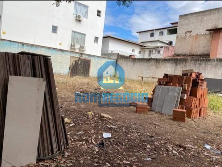 Lote de esquina em localização excelente - Vila Bretas/Gov. Va...