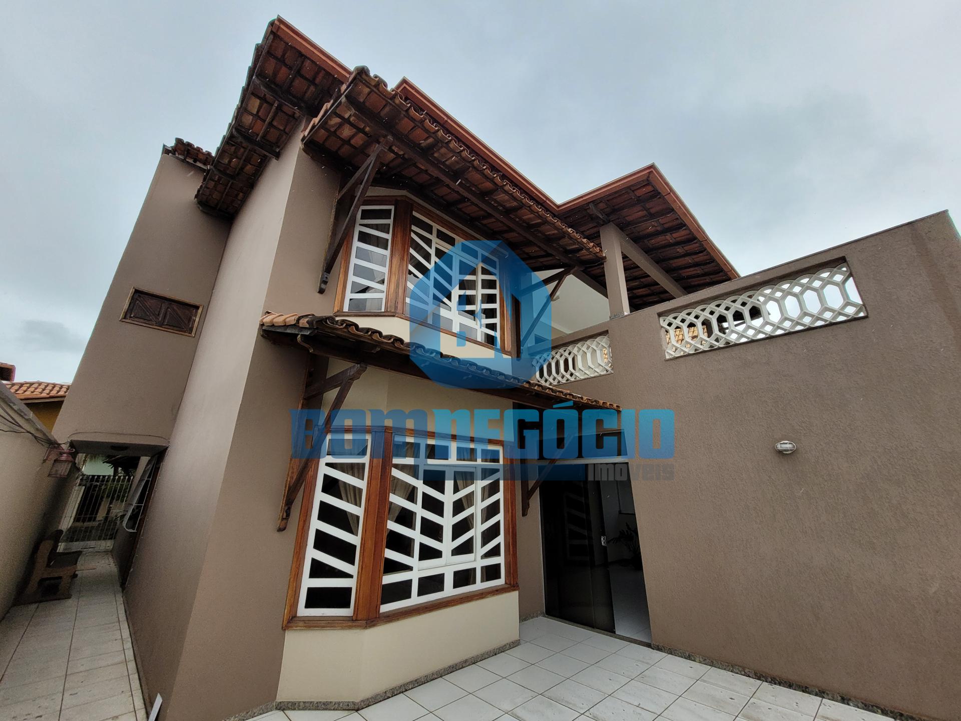 Imóvel à venda com uma casa e um prédio no VILA MARIANA, GV - MG
