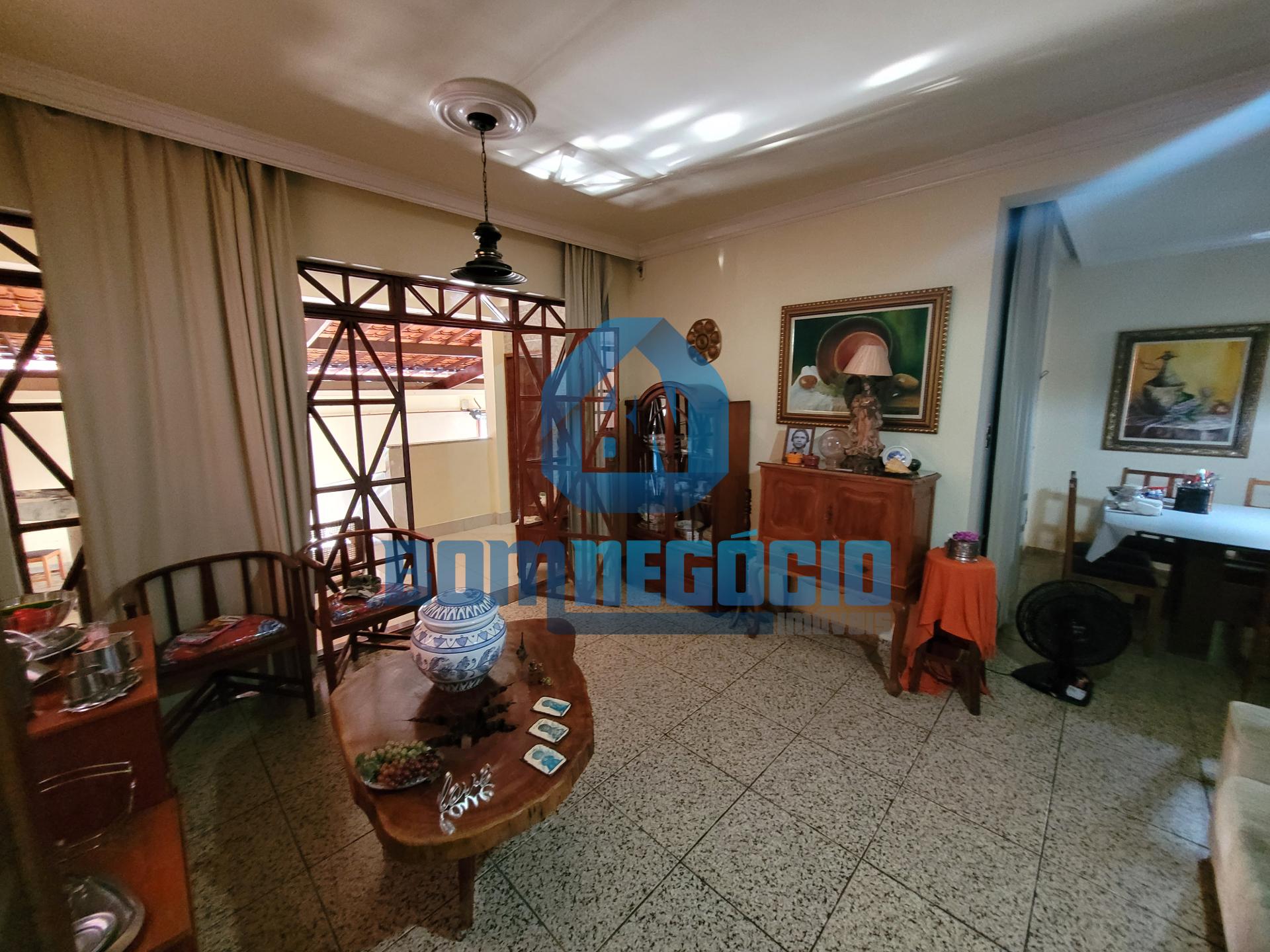 Casa com 7 dormitórios em lote inteiro à venda, BAIRRO GRÃ-DUQ...