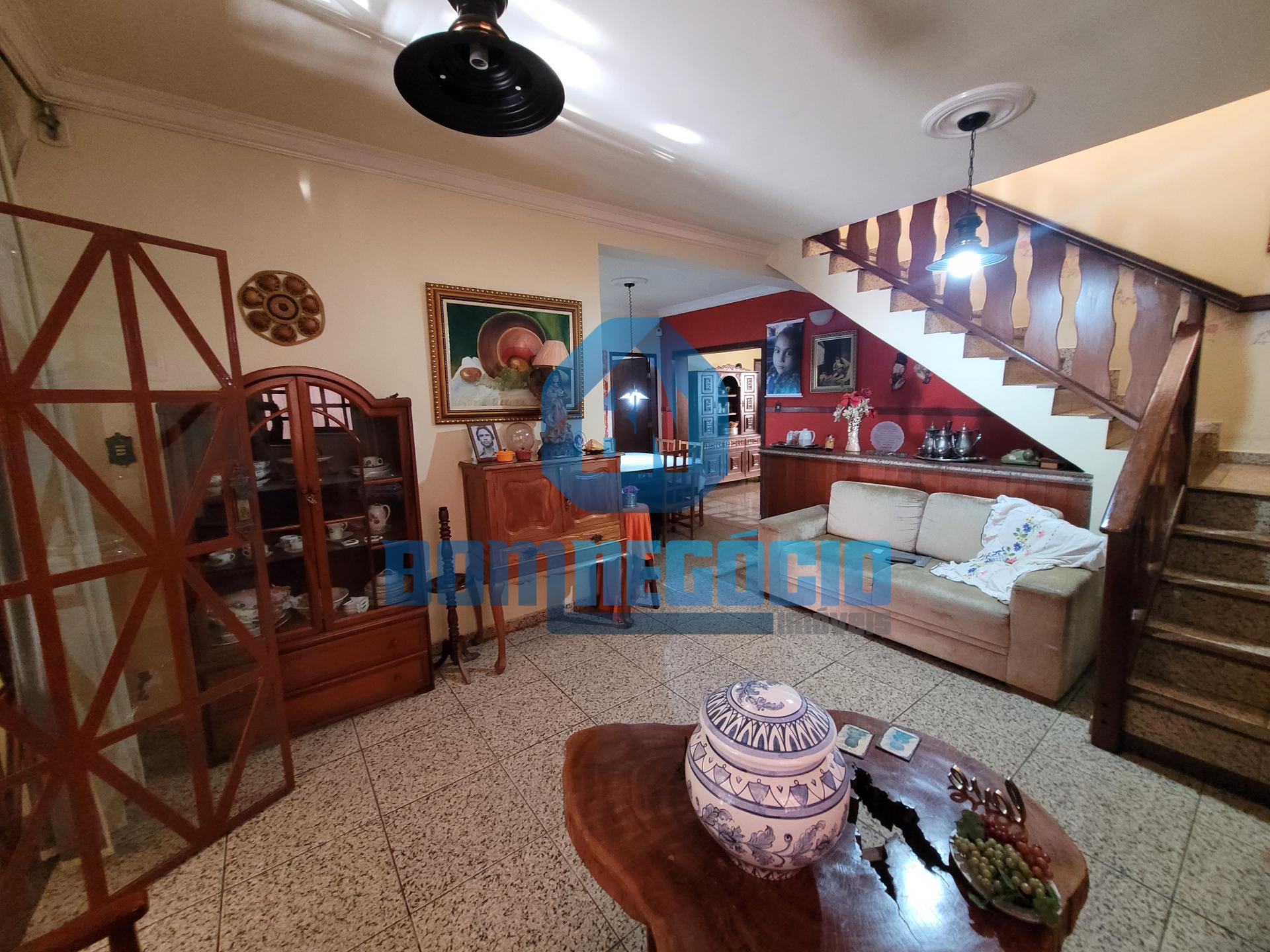 Casa com 7 dormitórios em lote inteiro à venda, BAIRRO GRÃ-DUQ...