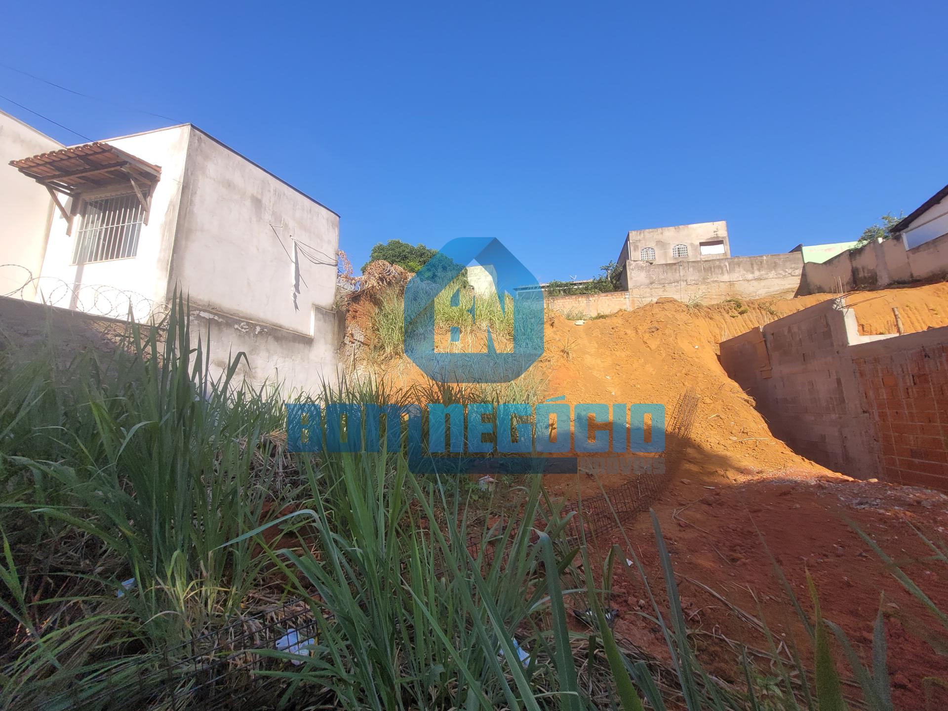 Lote grande e com ótima topografia à venda, BAIRRO NOVA VILA B...