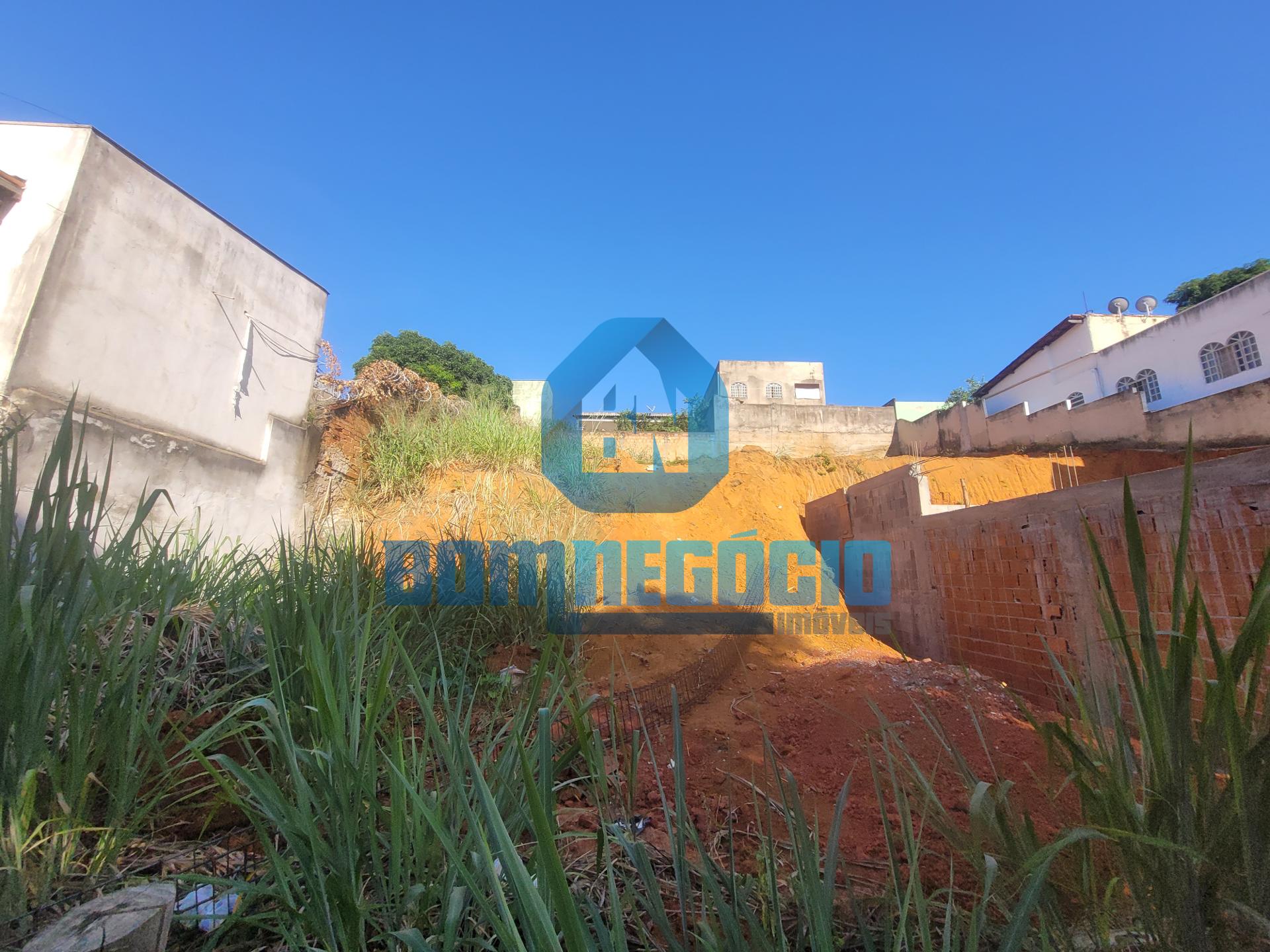 Lote grande e com ótima topografia à venda, BAIRRO NOVA VILA B...
