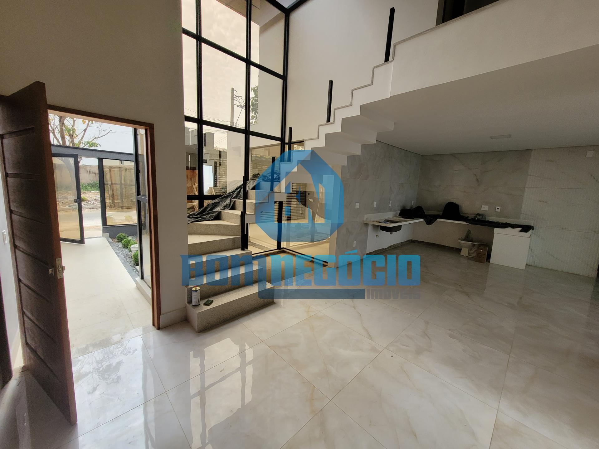 Casa com 4 quartos, 3 banheiros e piscina à venda, Parque Olím...