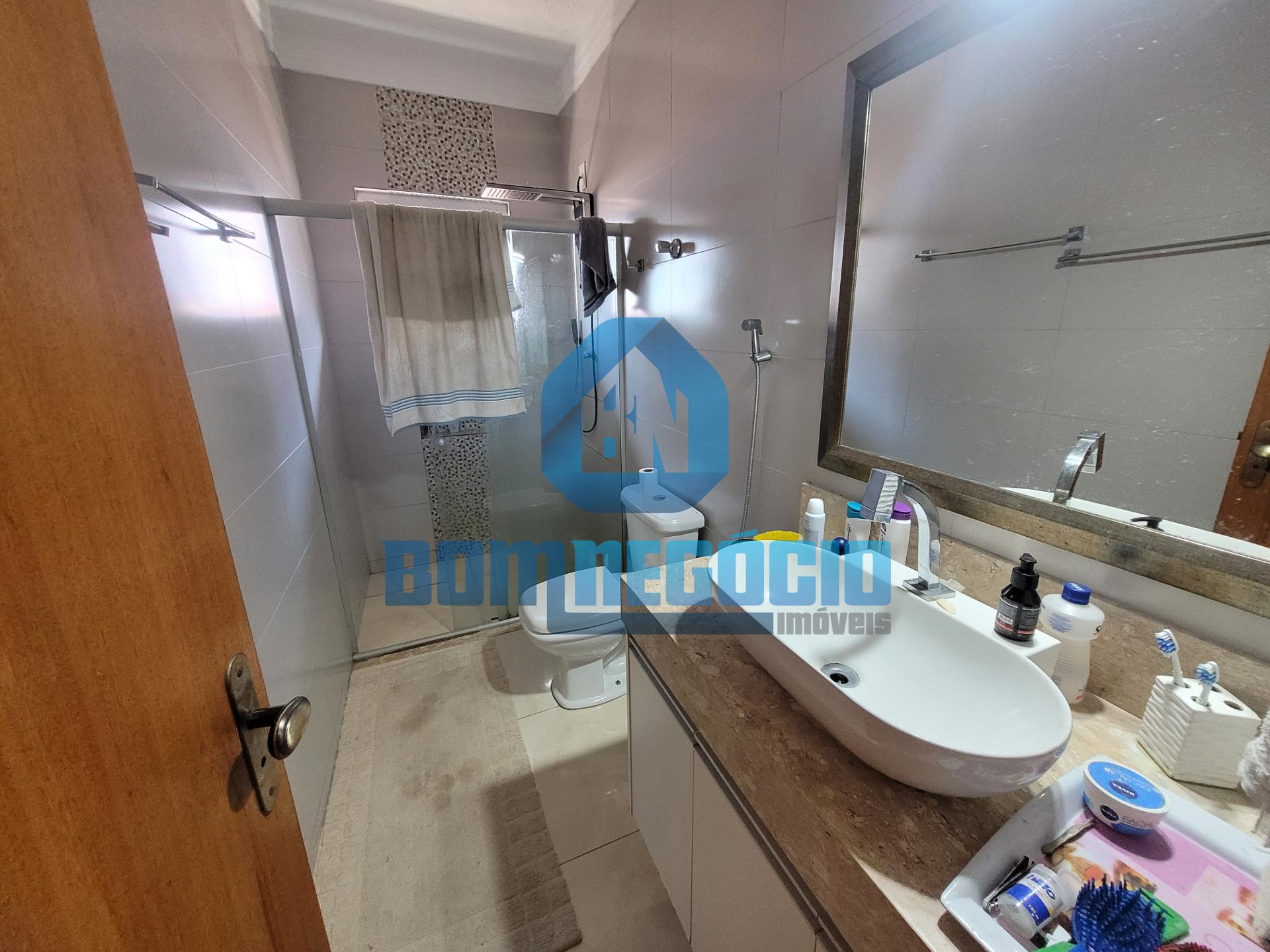 Casa com 3 quartos, 3 banheiros e terraço à venda, BAIRRO GRÃ-...