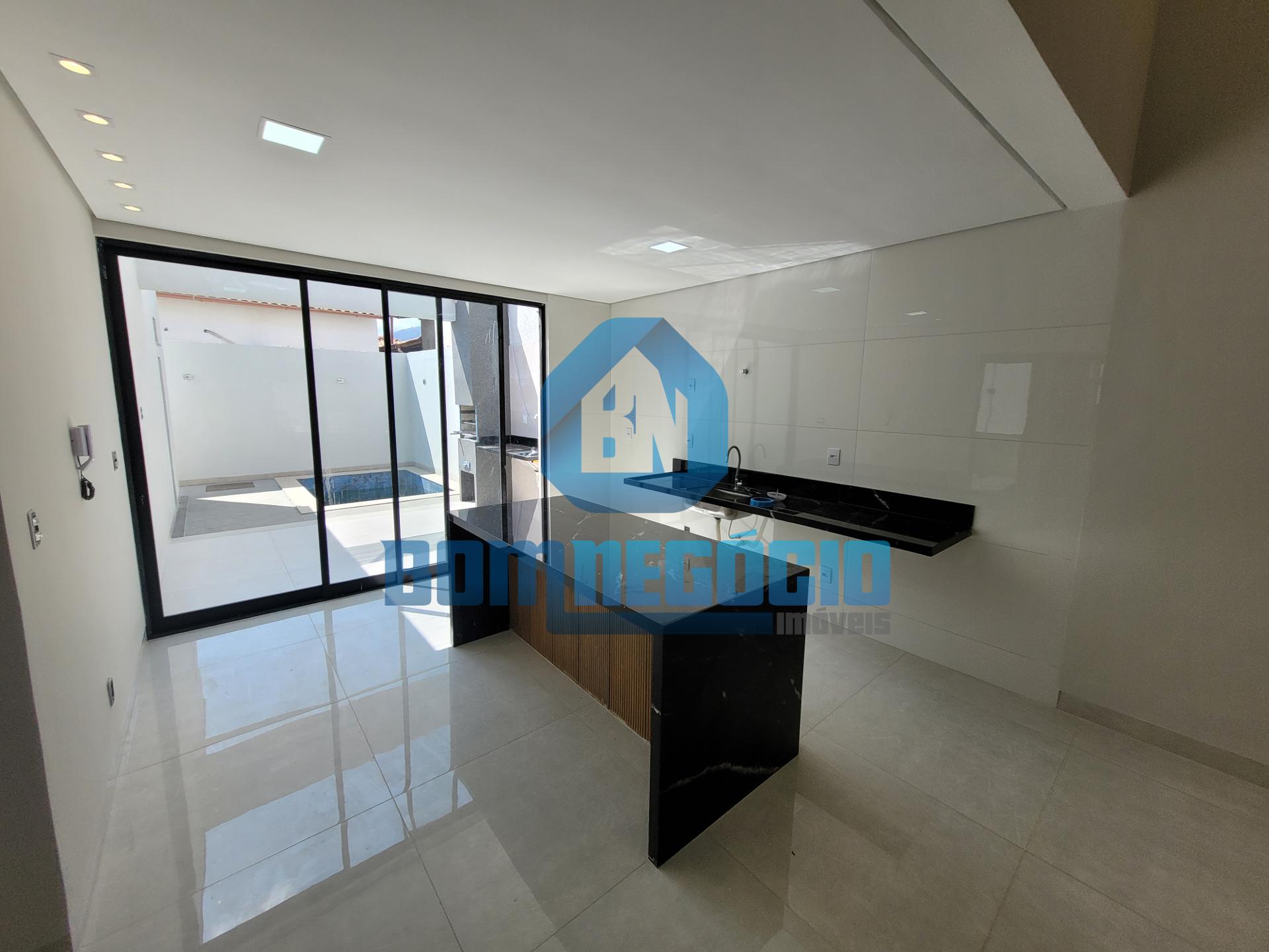 Casa de luxo com 3 quartos, 3 banheiros e piscina à venda, CAS...