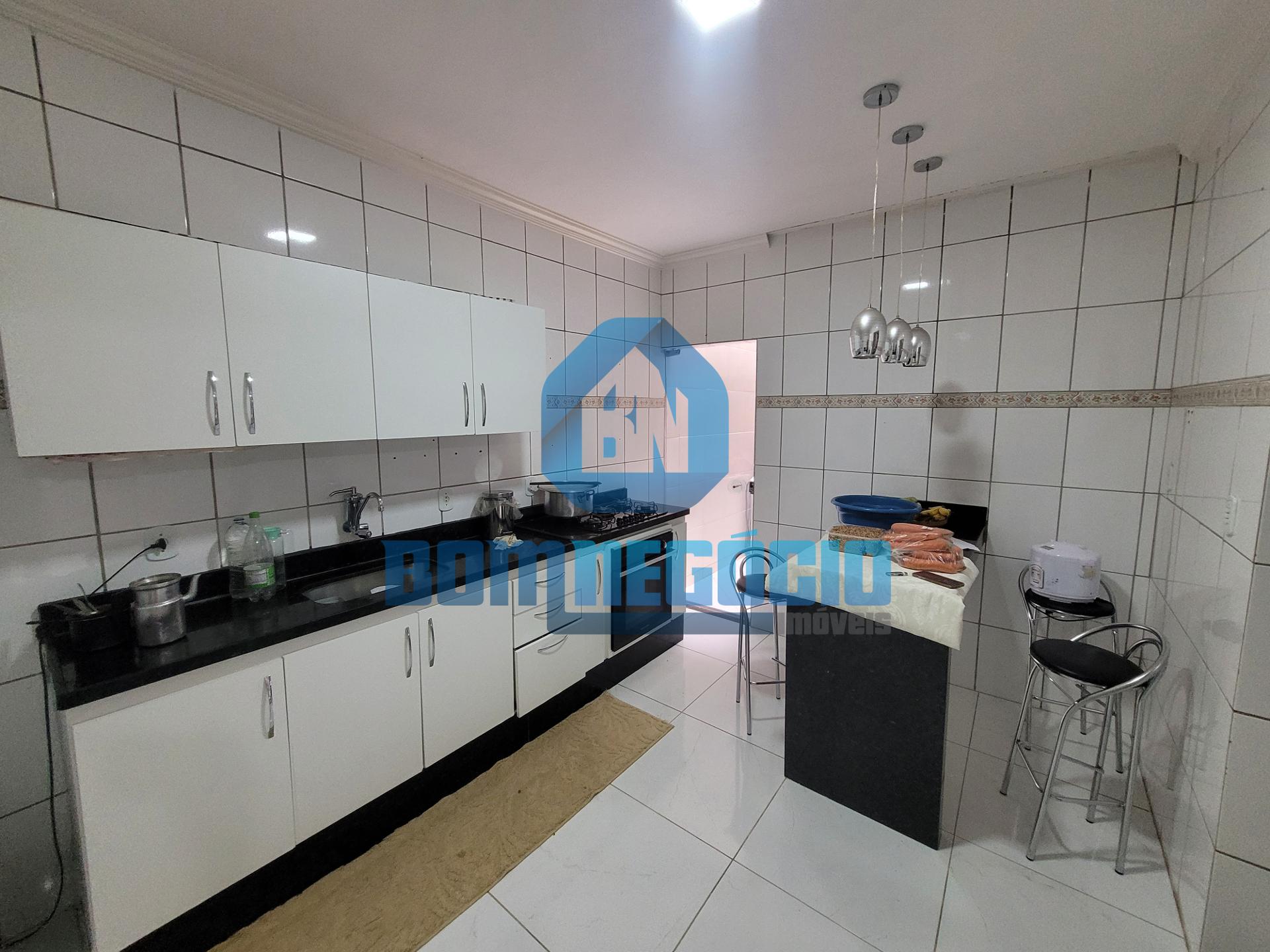 Casa com 3 dormitórios à venda, VILA BRETAS, GOVERNADOR VALADA...