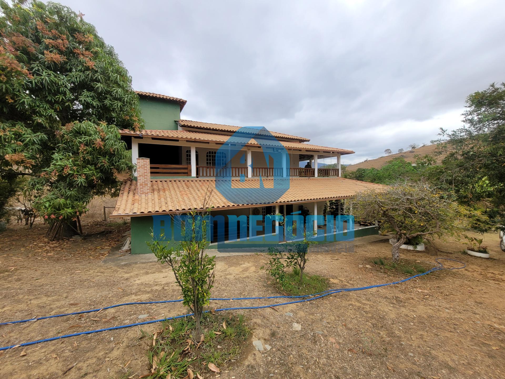 Chácara de luxo com casa, piscina e área gourmet à venda, em E...