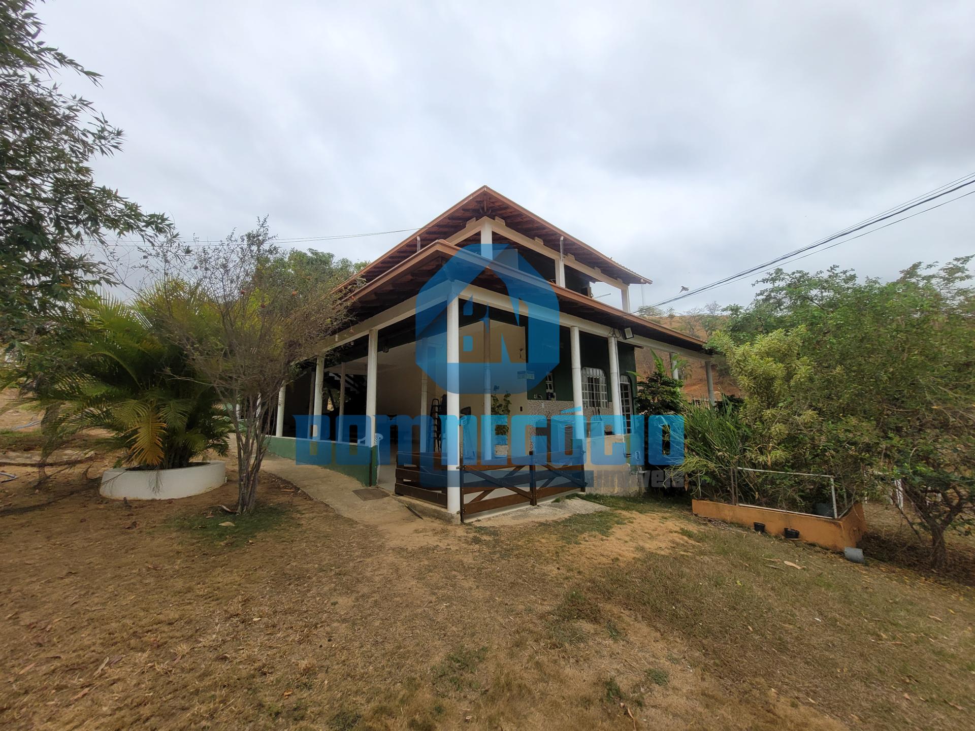 Chácara de luxo com casa, piscina e área gourmet à venda, em E...