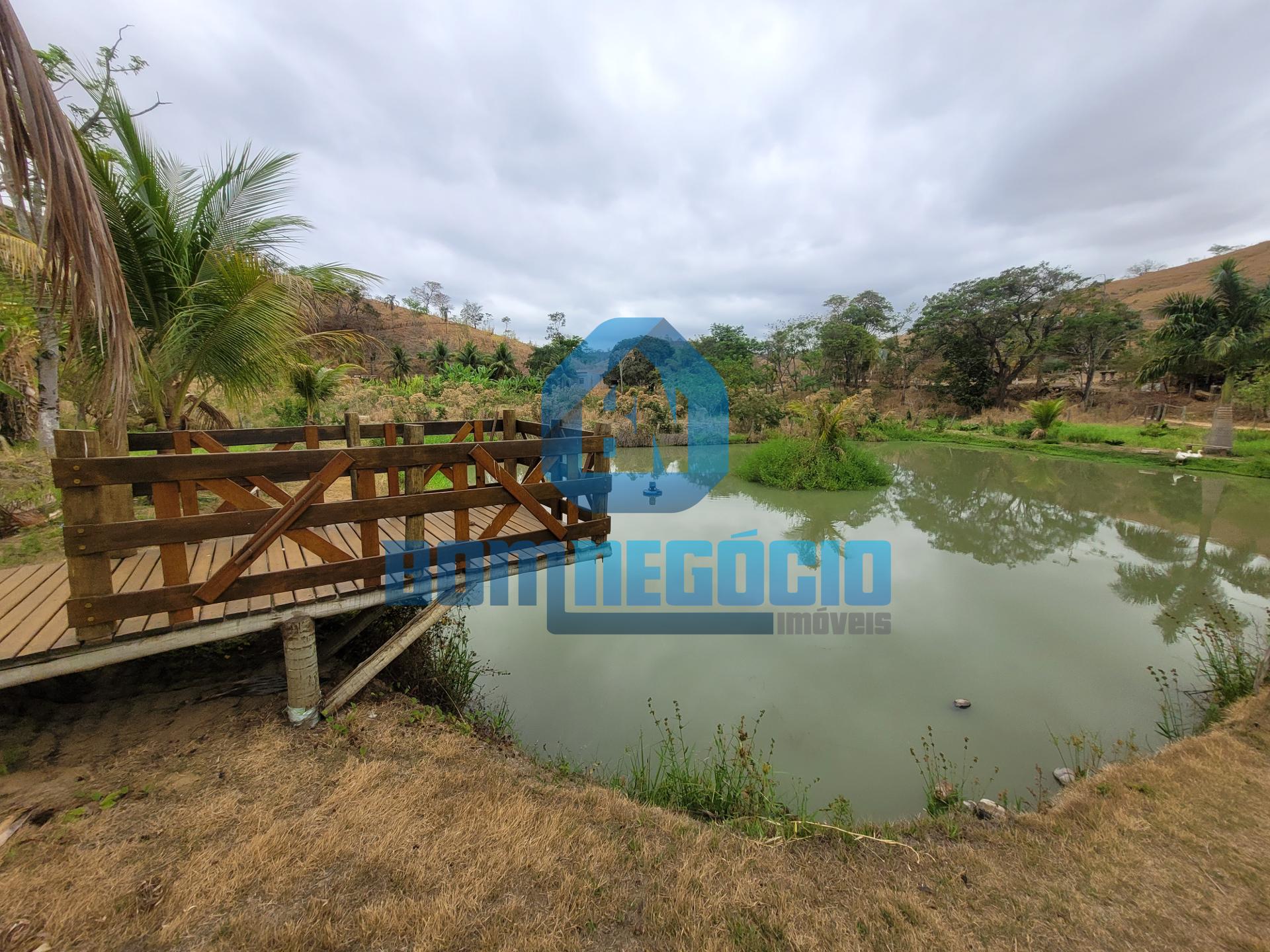 Chácara de luxo com casa, piscina e área gourmet à venda, em E...