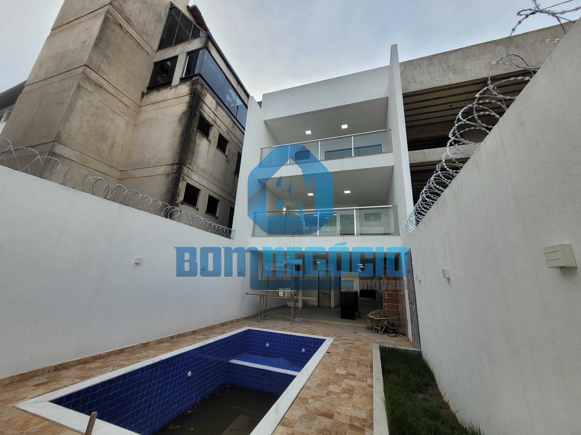 Casa de luxo com 3 suítes e área gourmet com piscina à venda, ...