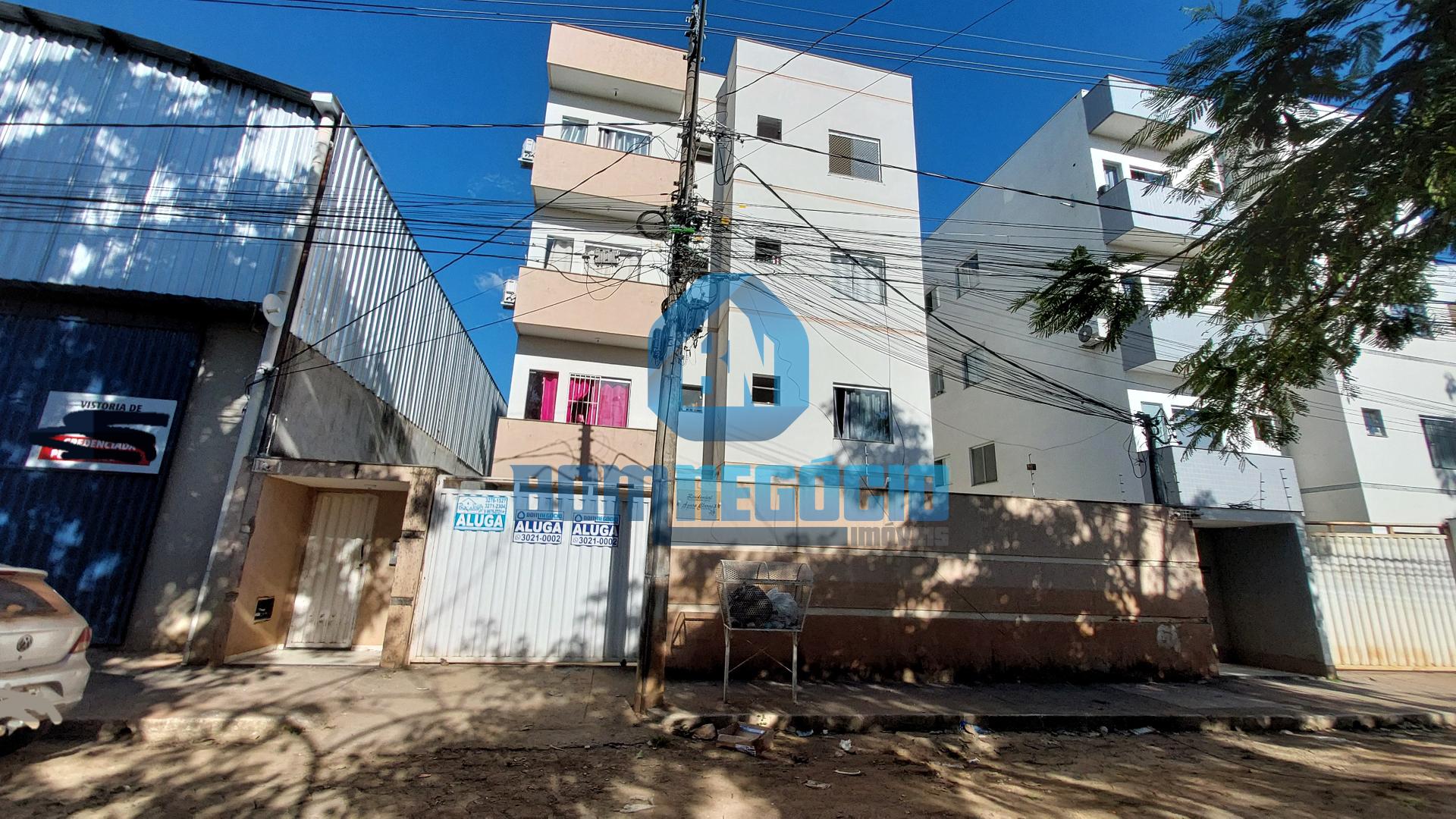 CASA DE ALTO PADRAO, COM SUITE E DOIS QUARTOS NO CENTRO DE GOV...