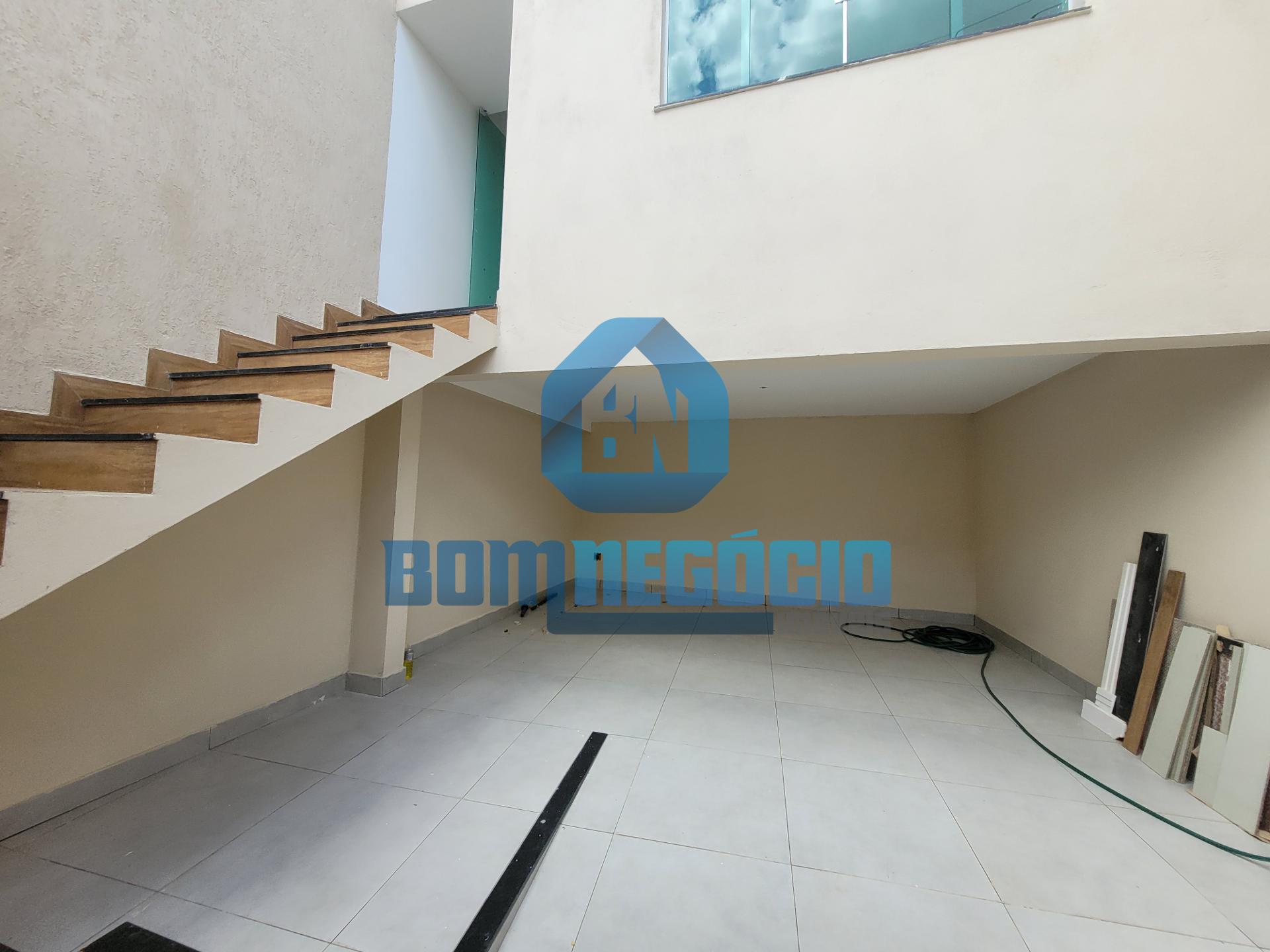 Casa com 2 dormitórios à venda, JARDIM IPE, GOVERNADOR VALADAR...