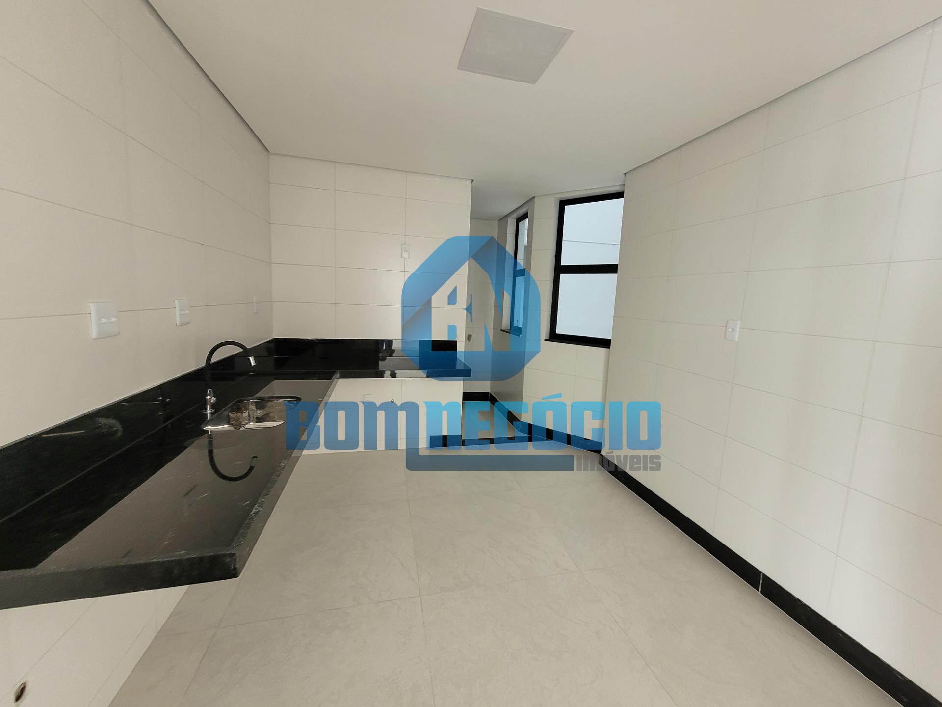 Apartamento com 3 quartos, 3 banheiros e elevador à venda, LAG...