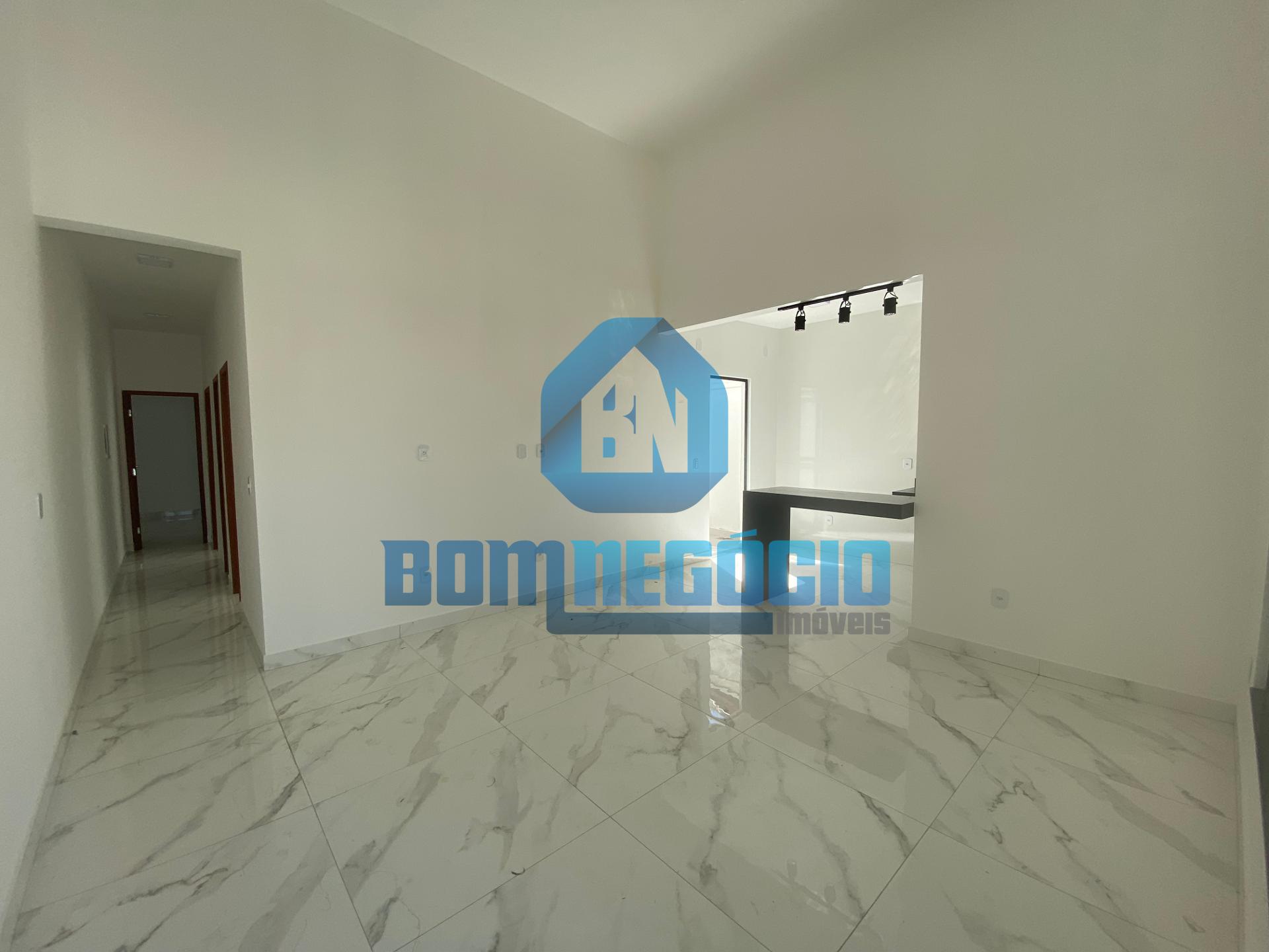 Casa baixa à venda, com 3 dormitórios e garagem, Parque Olímpi...