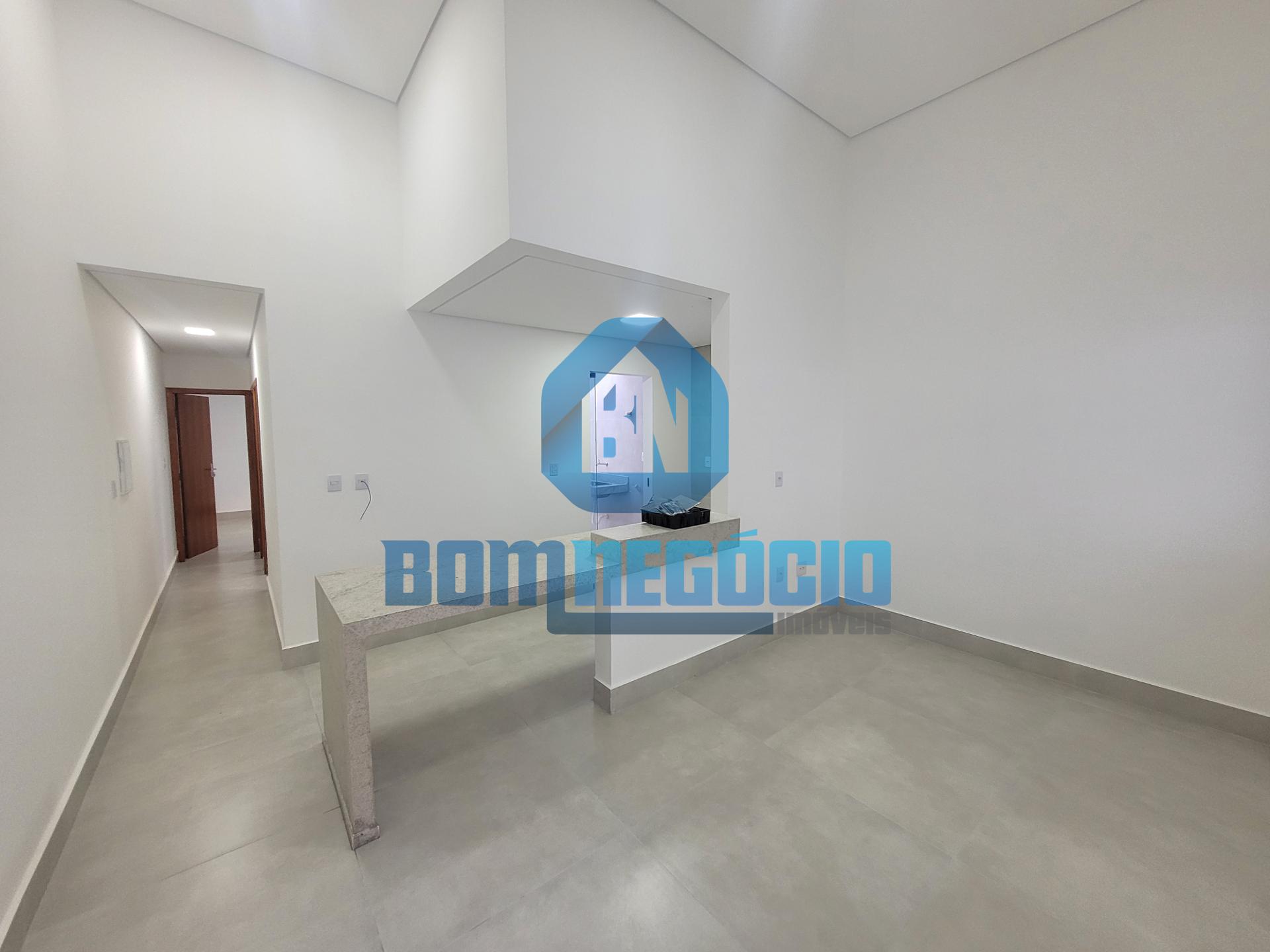 Casa com 2 quartos, 2 banheiros e garagem coberta à venda, GRÃ...