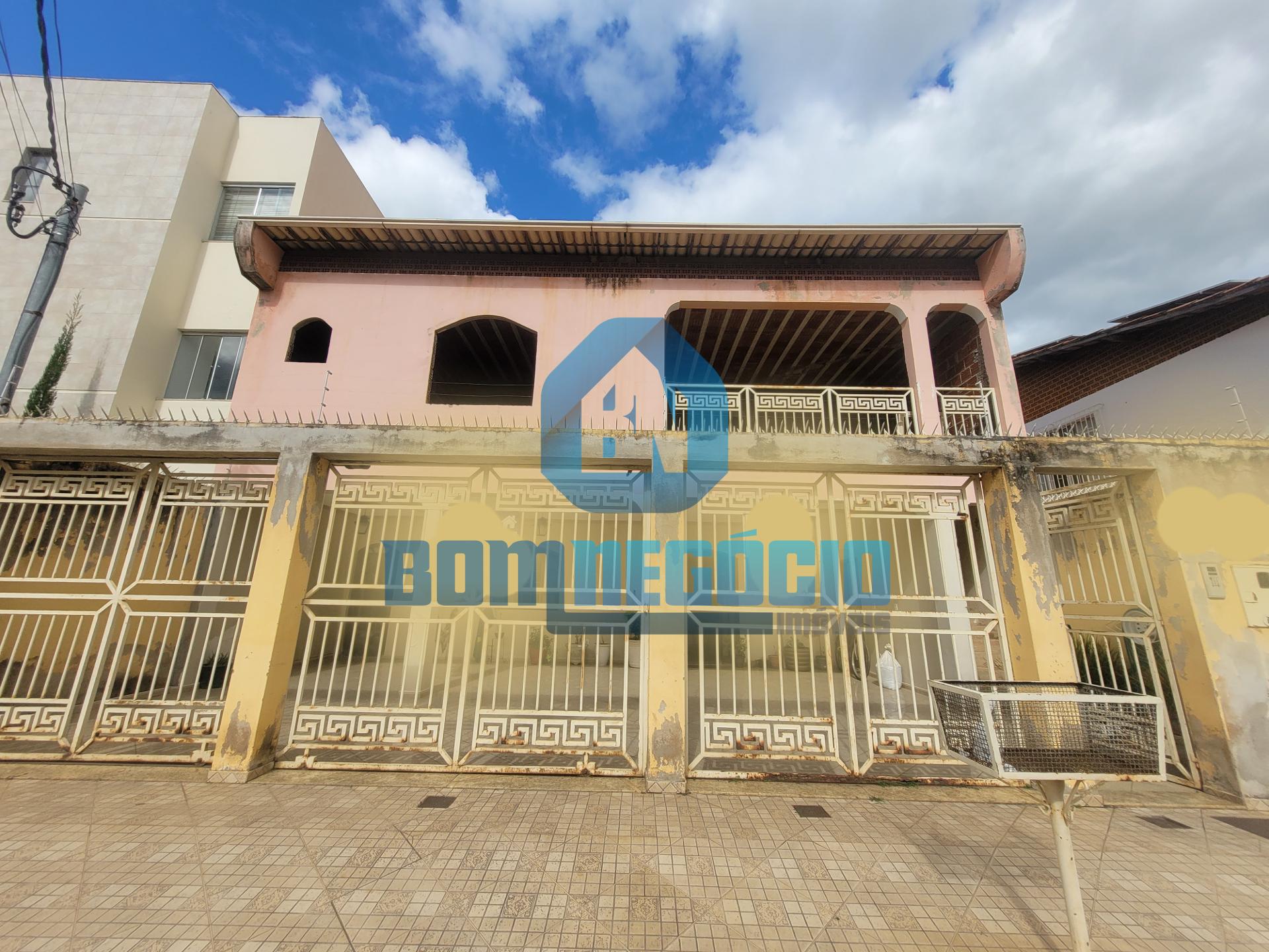 Casa com duas moradias, quintal e garagem ampla à venda, ILHA ...
