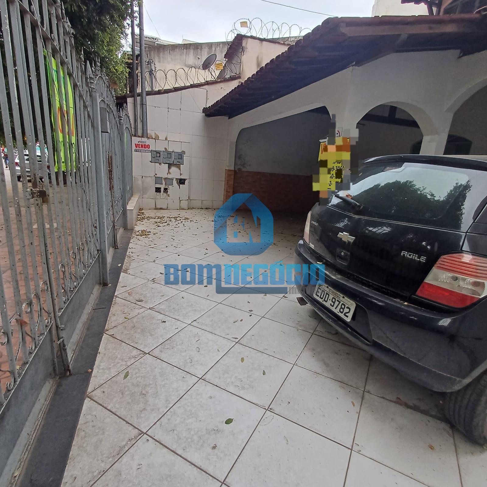 Excelente Casa com Três Moradas à Venda no Centro de Governado...